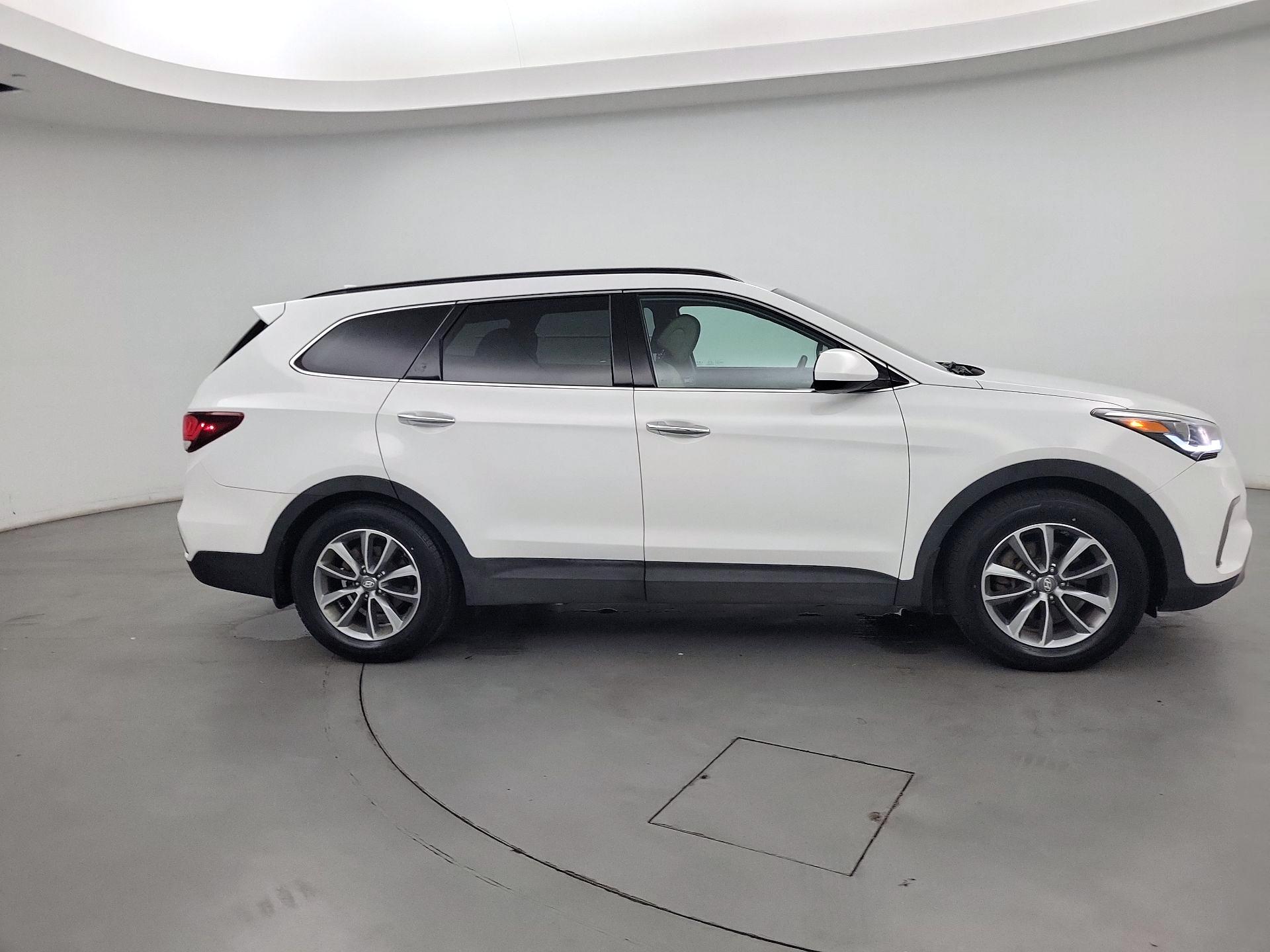 Thumbnail: 2017 Hyundai Santa Fe - 4