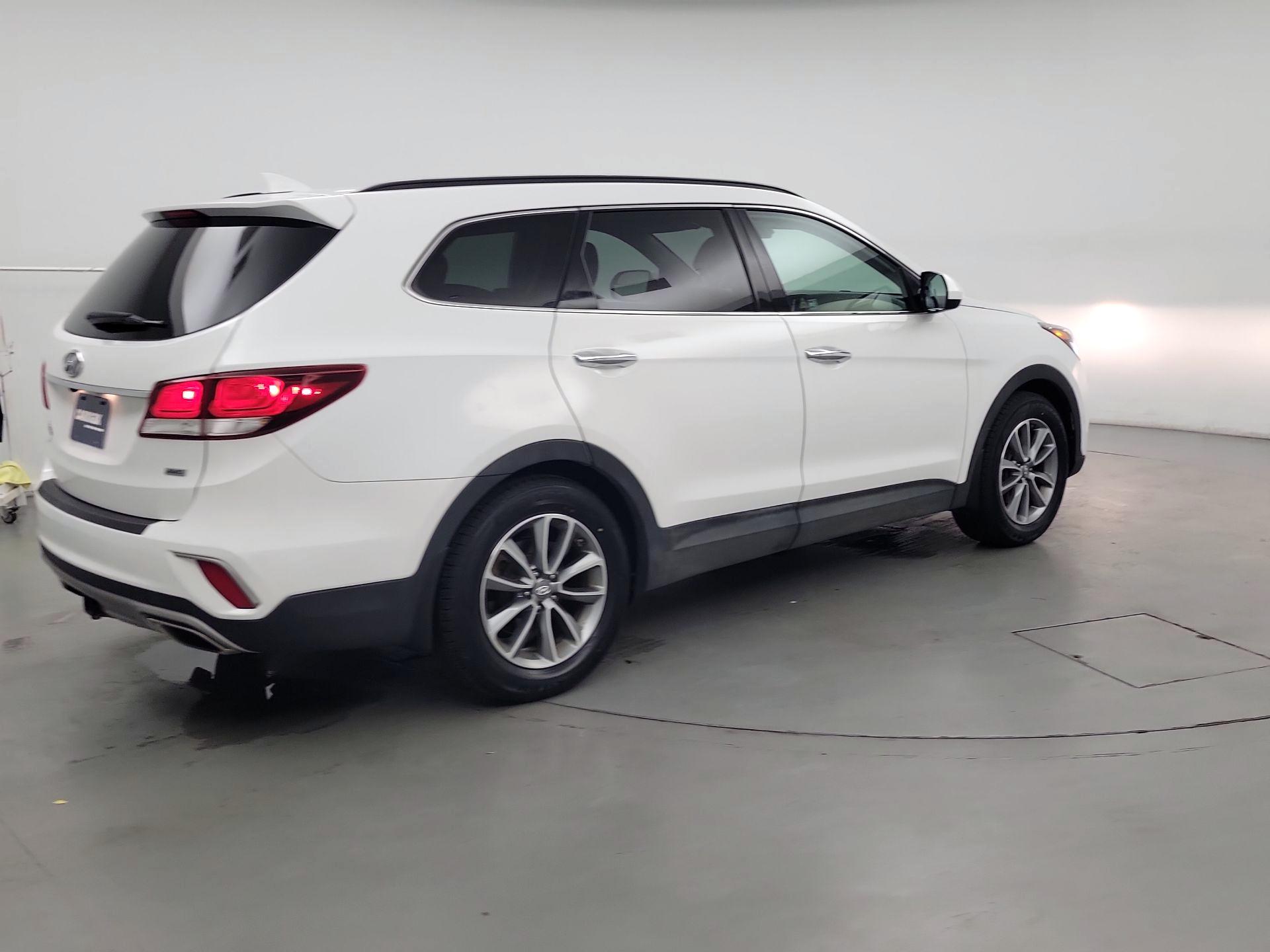 Thumbnail: 2017 Hyundai Santa Fe - 5