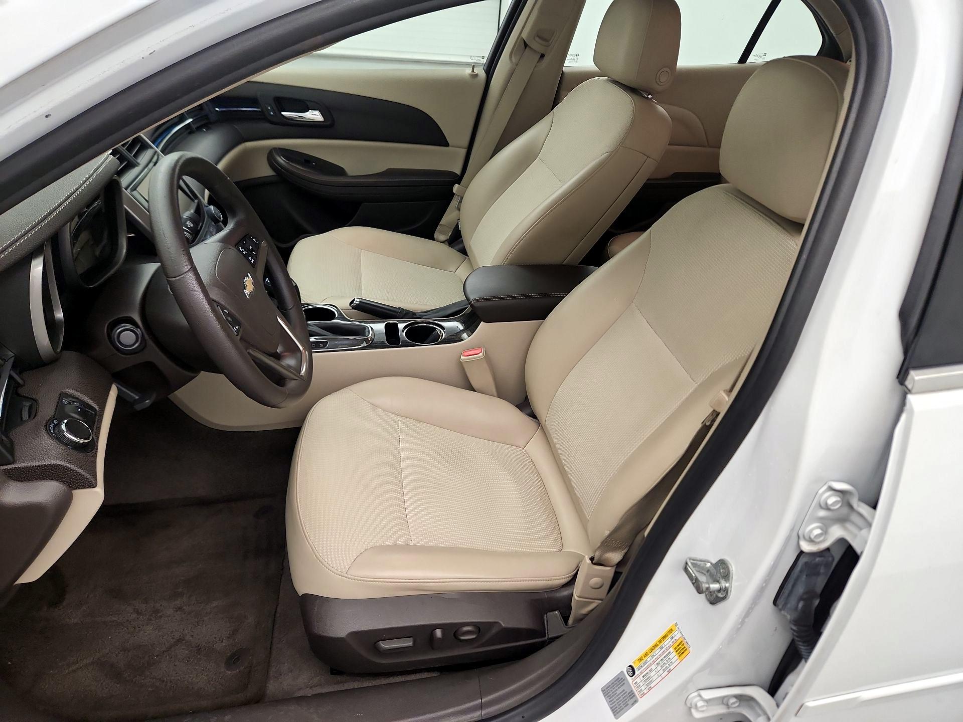 Thumbnail: 2016 Chevrolet Malibu - 9