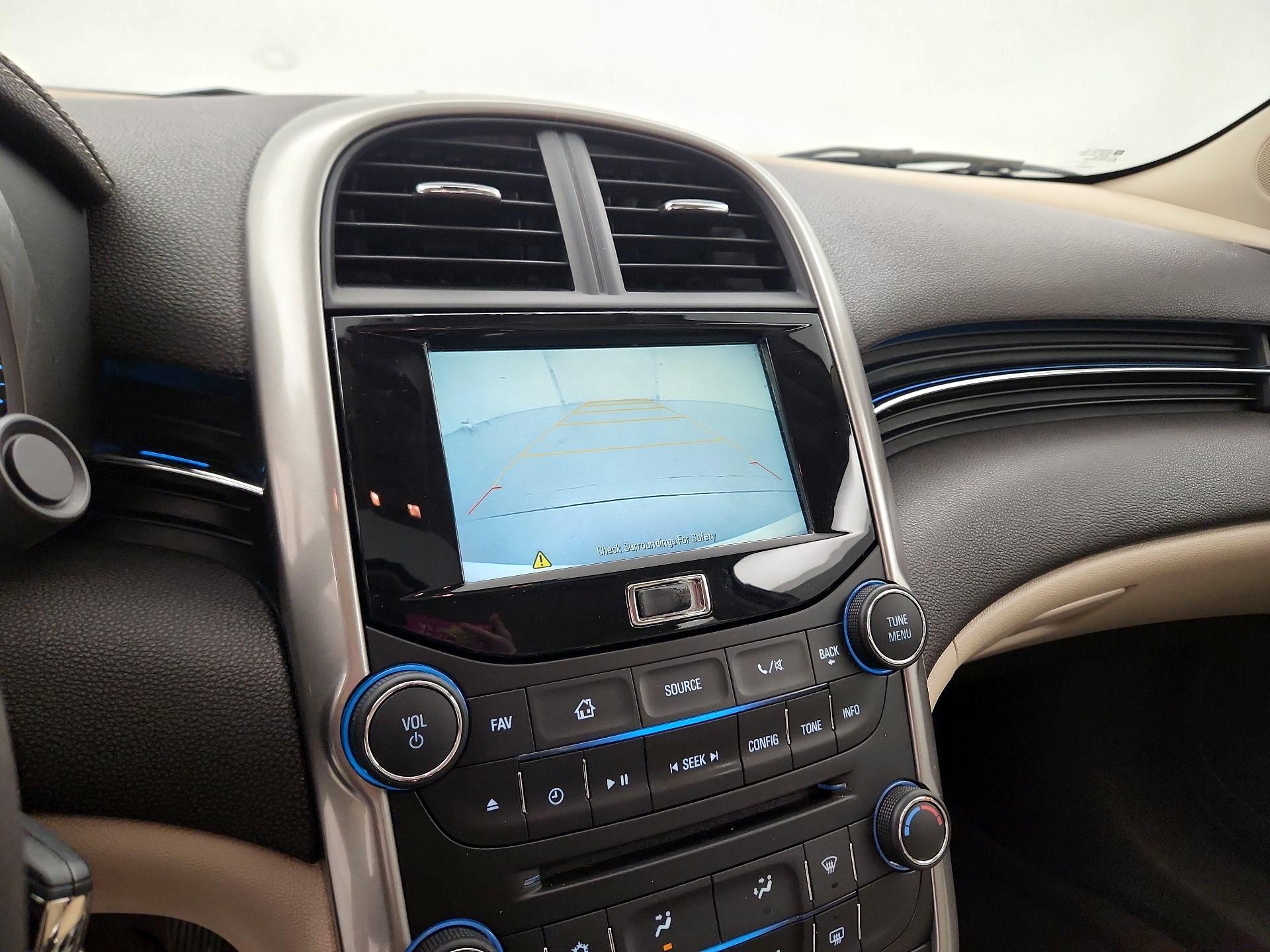 Thumbnail: 2016 Chevrolet Malibu - 12