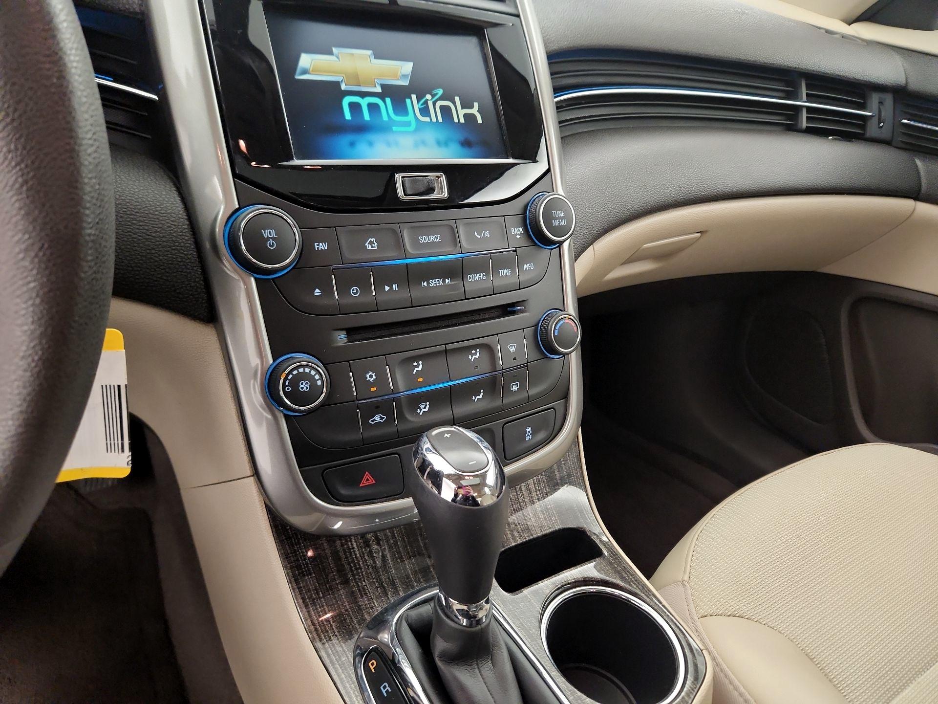 Thumbnail: 2016 Chevrolet Malibu - 14