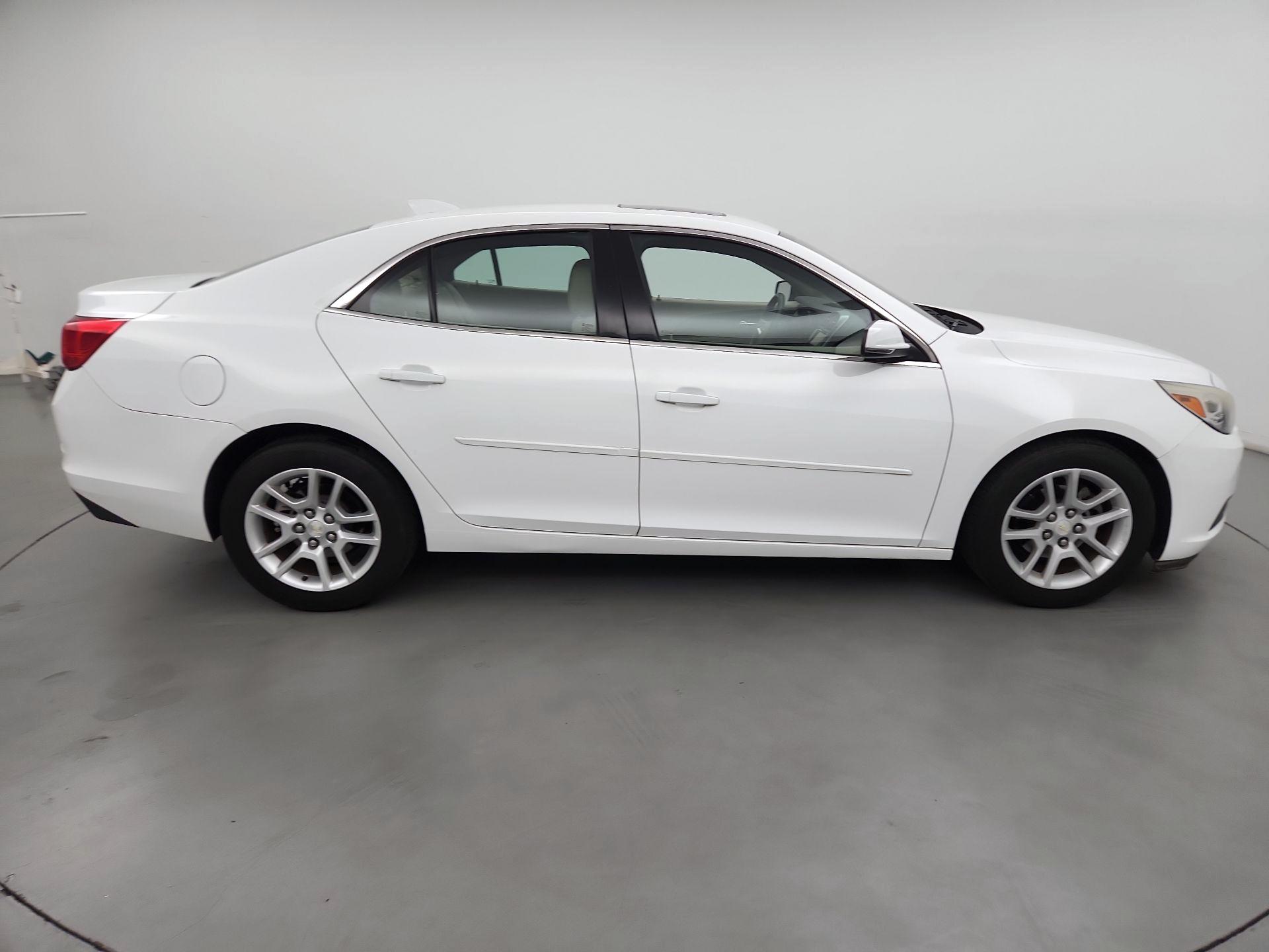 Thumbnail: 2016 Chevrolet Malibu - 4