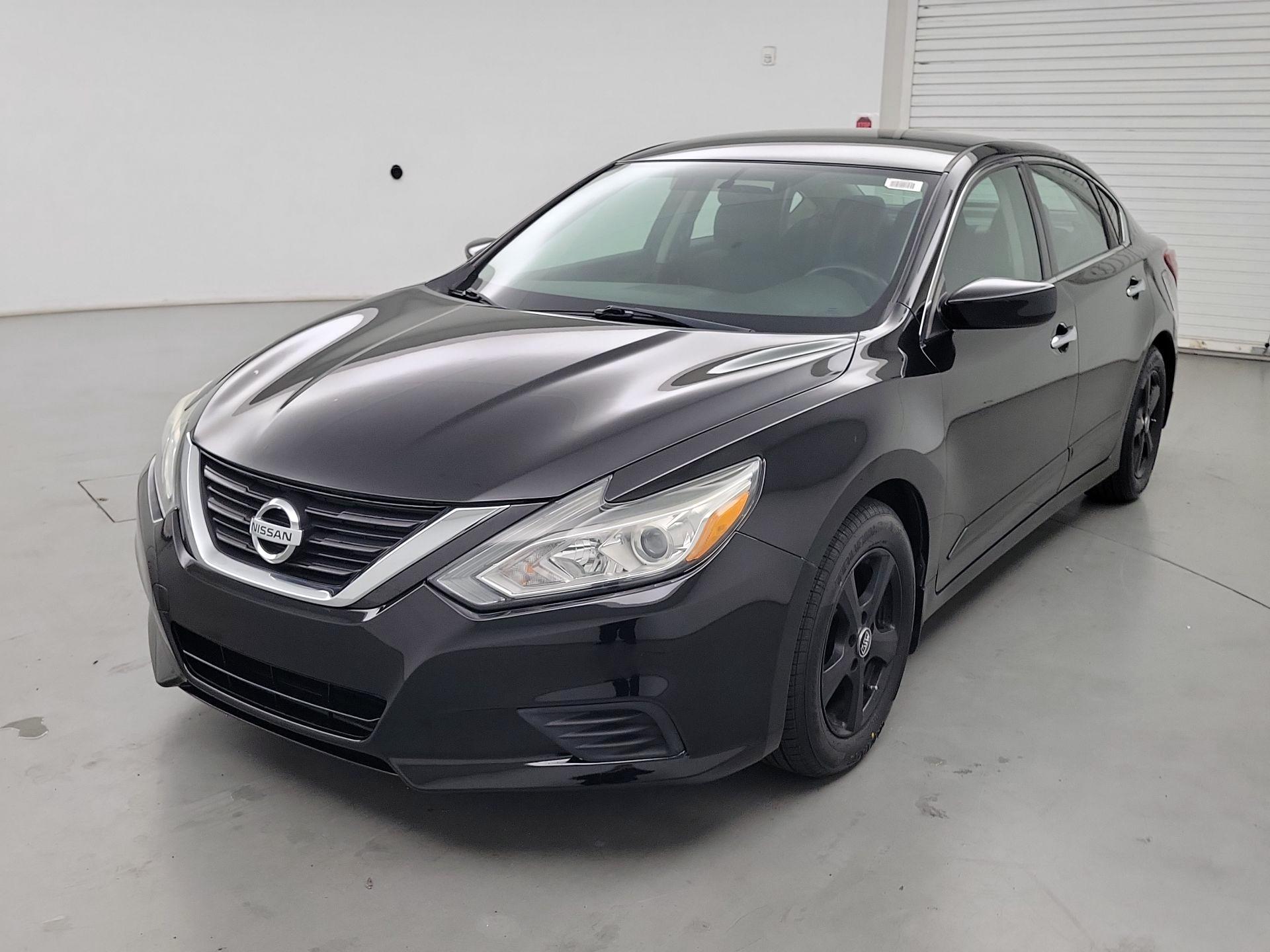 Thumbnail: 2018 Nissan Altima - 3