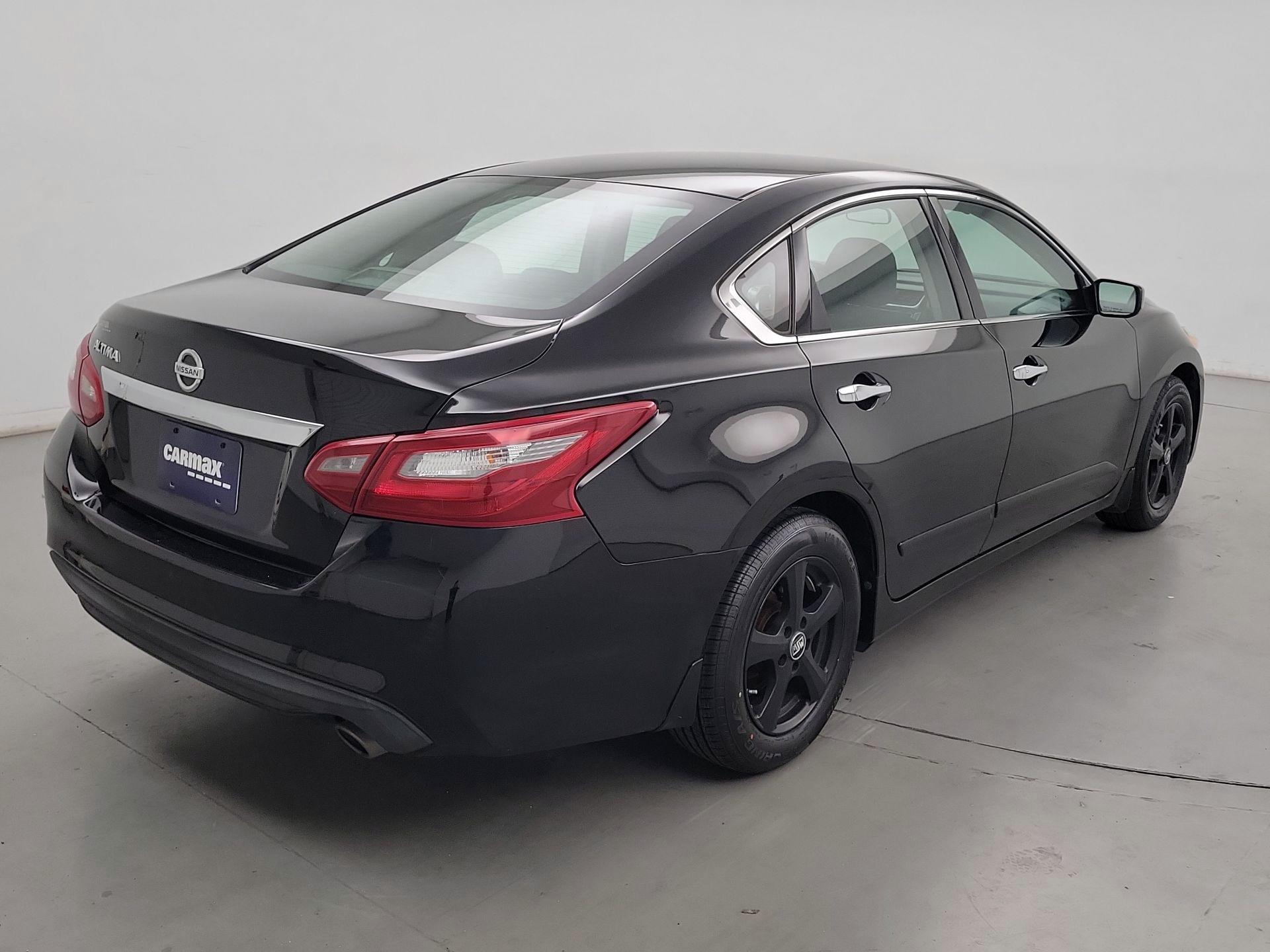 Thumbnail: 2018 Nissan Altima - 5