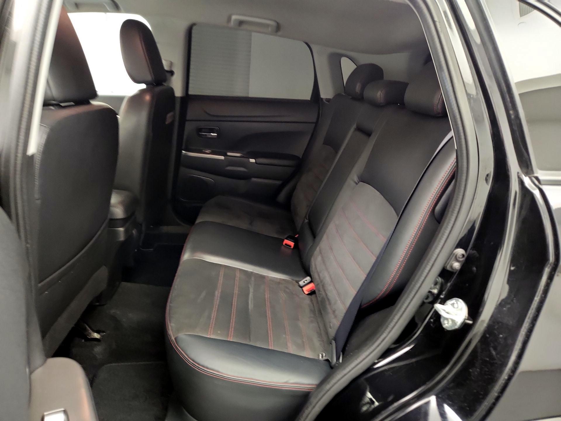 Thumbnail: 2018 Mitsubishi Outlander Sport - 16