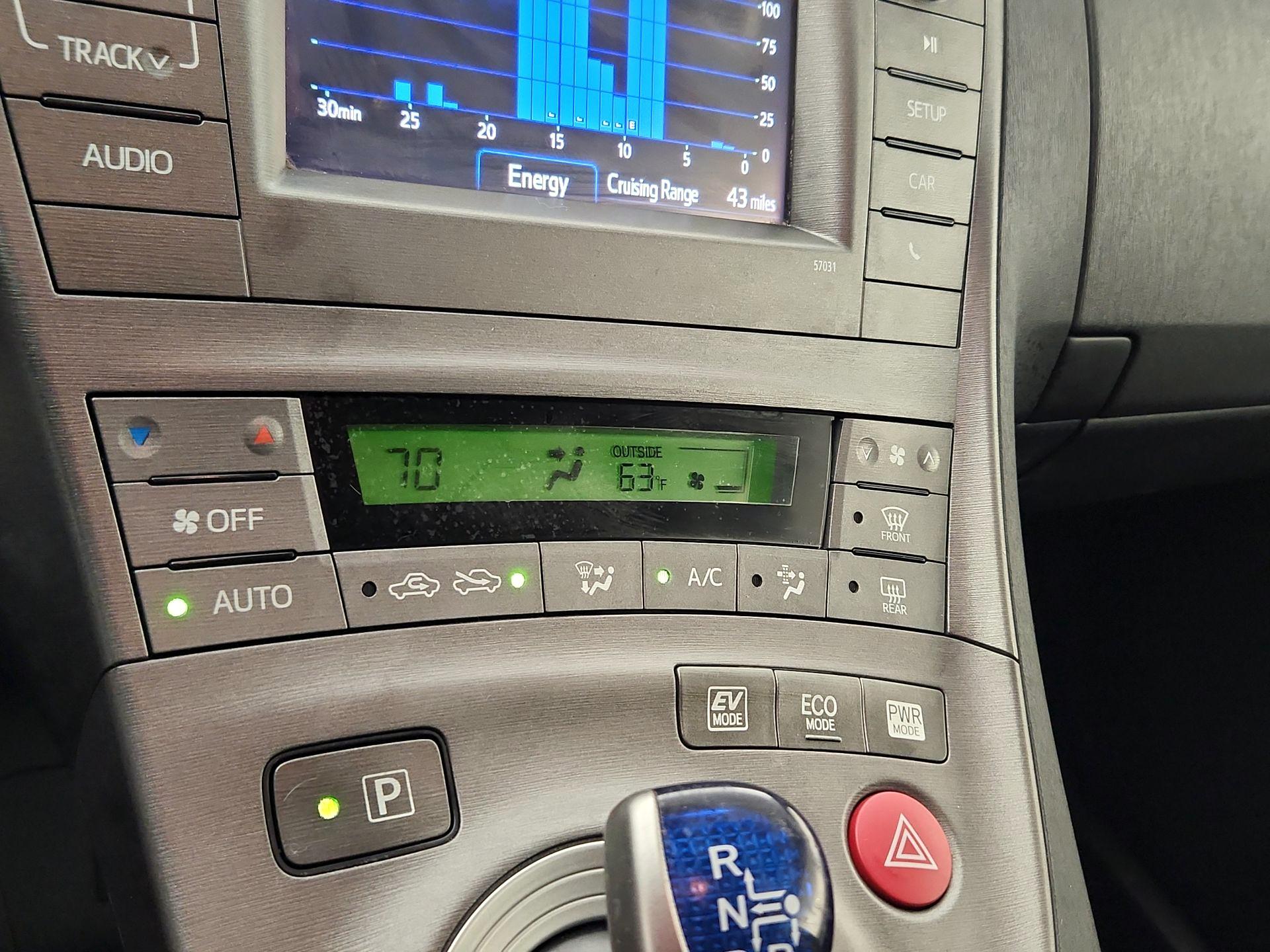 Thumbnail: 2014 Toyota Prius - 13