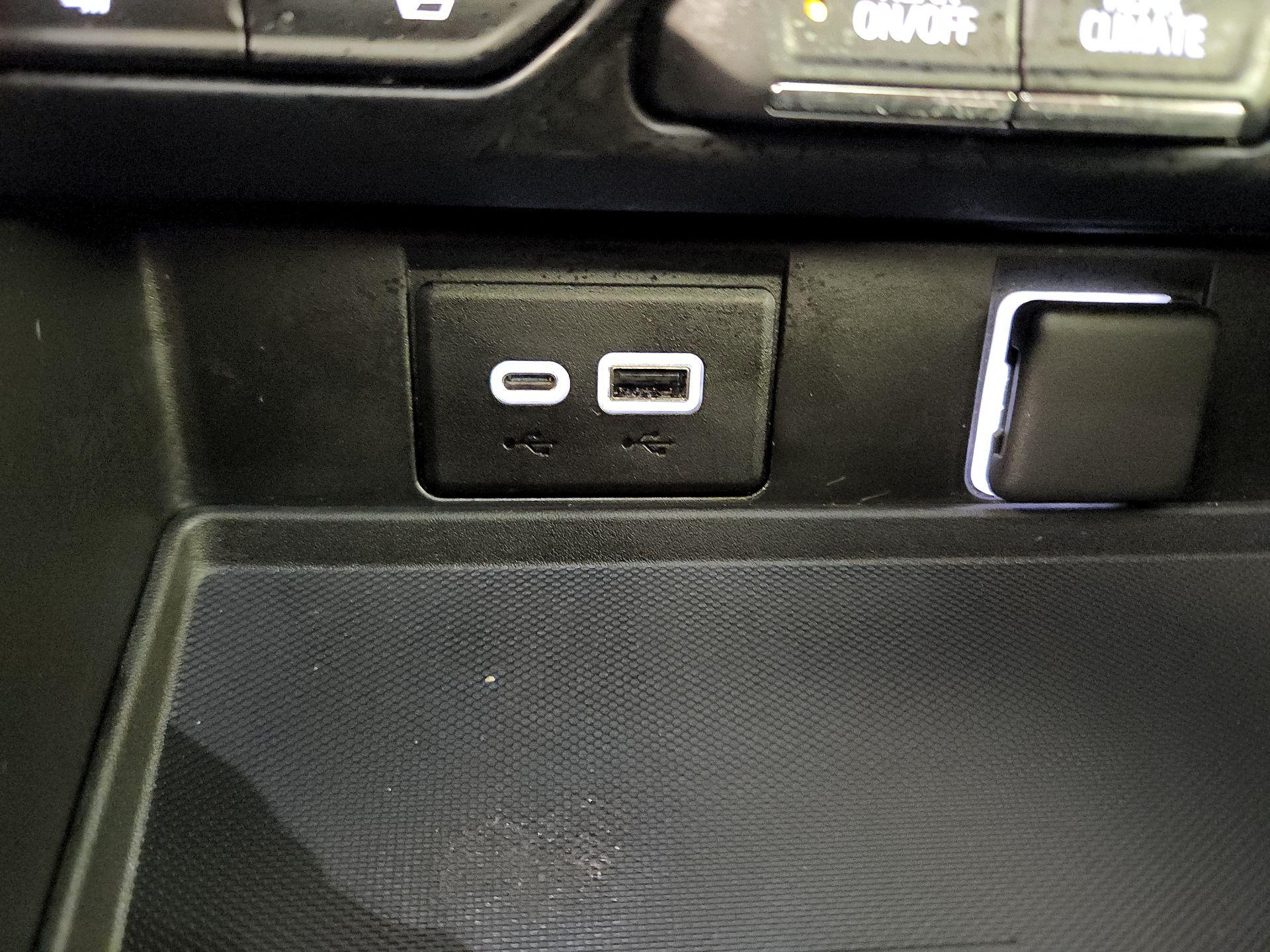 Thumbnail: 2022 Chevrolet Tahoe - 17