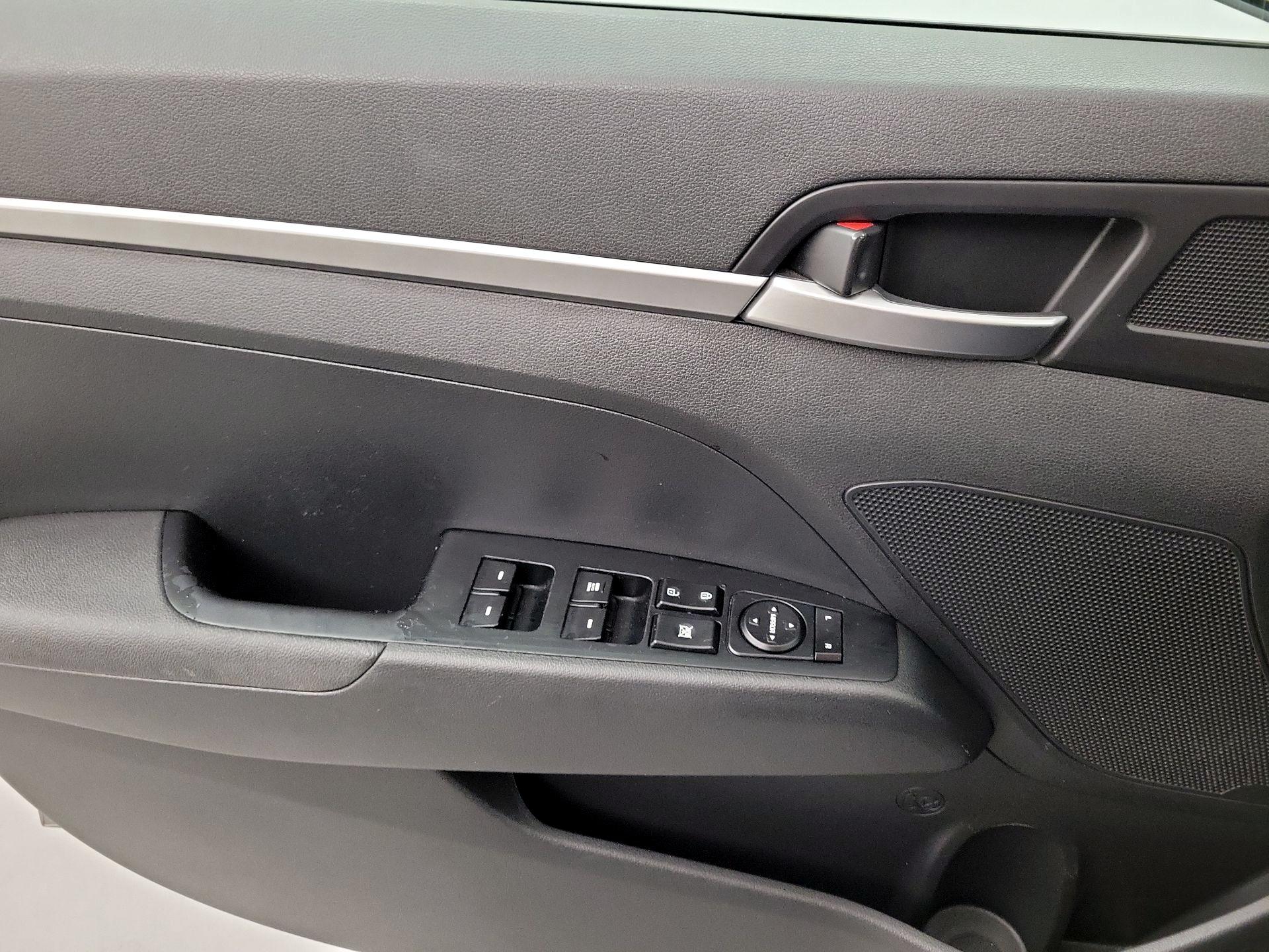 Thumbnail: 2020 Hyundai Elantra - 10