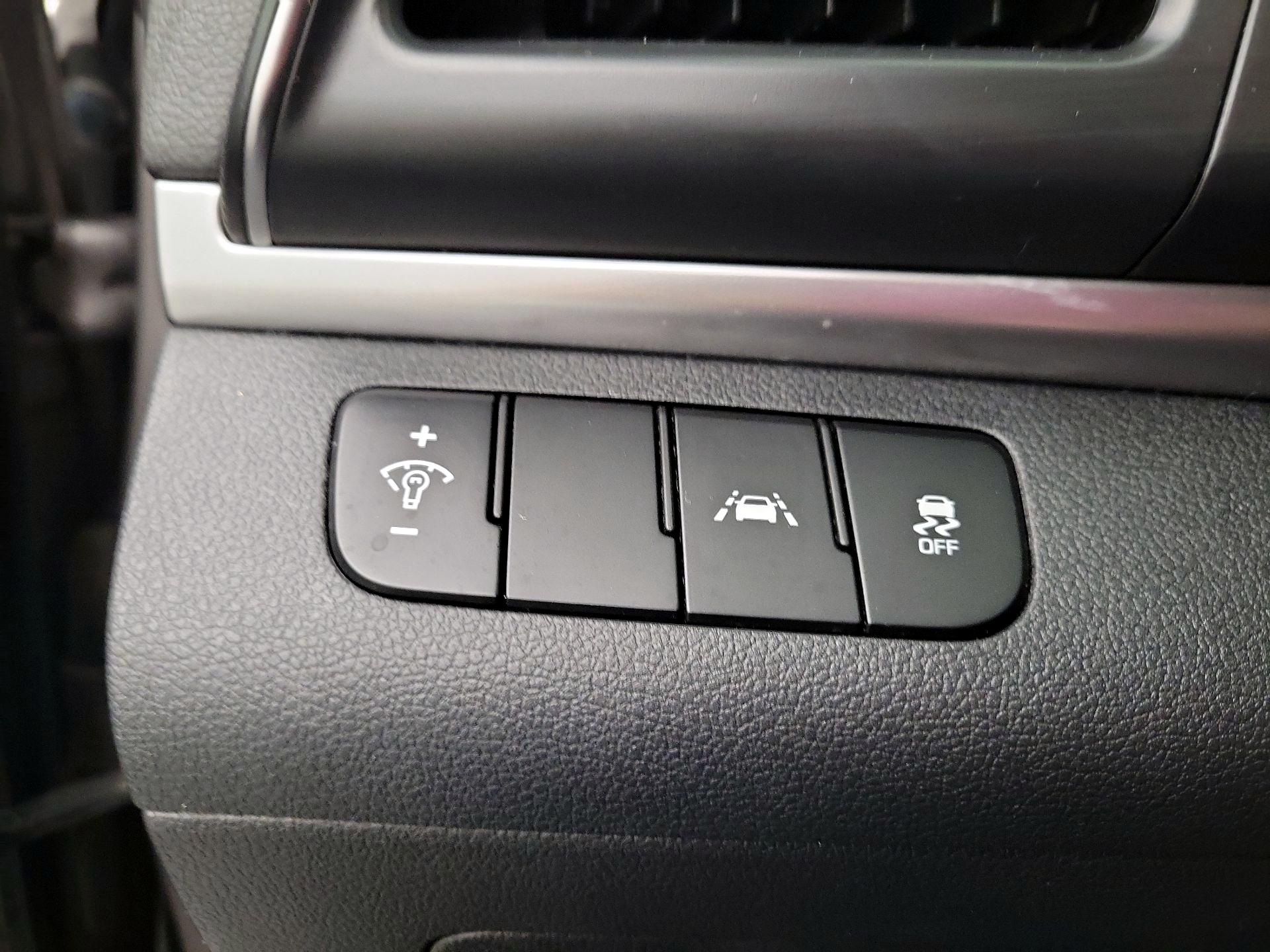 Thumbnail: 2020 Hyundai Elantra - 11