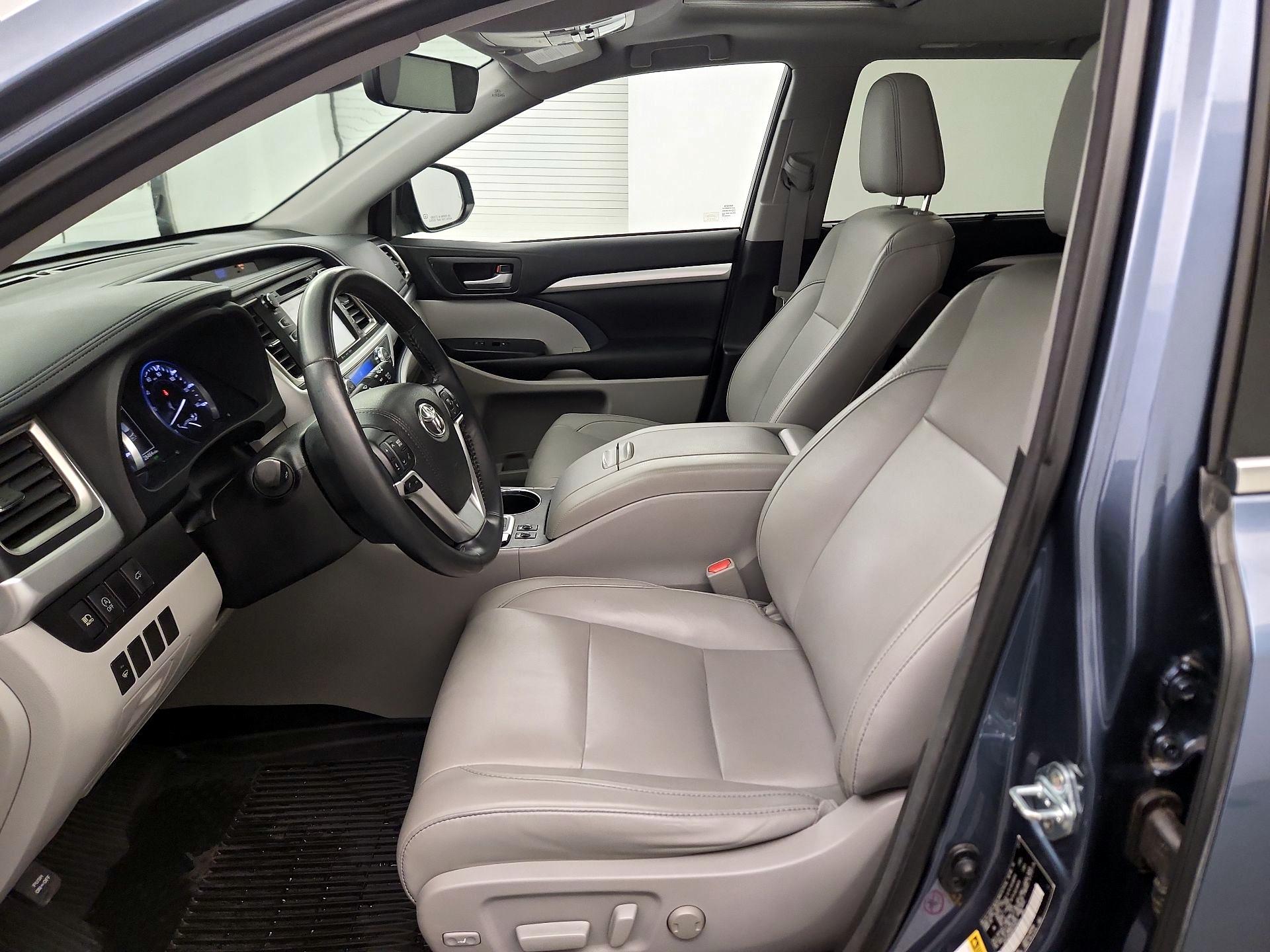 Thumbnail: 2017 Toyota Highlander - 9