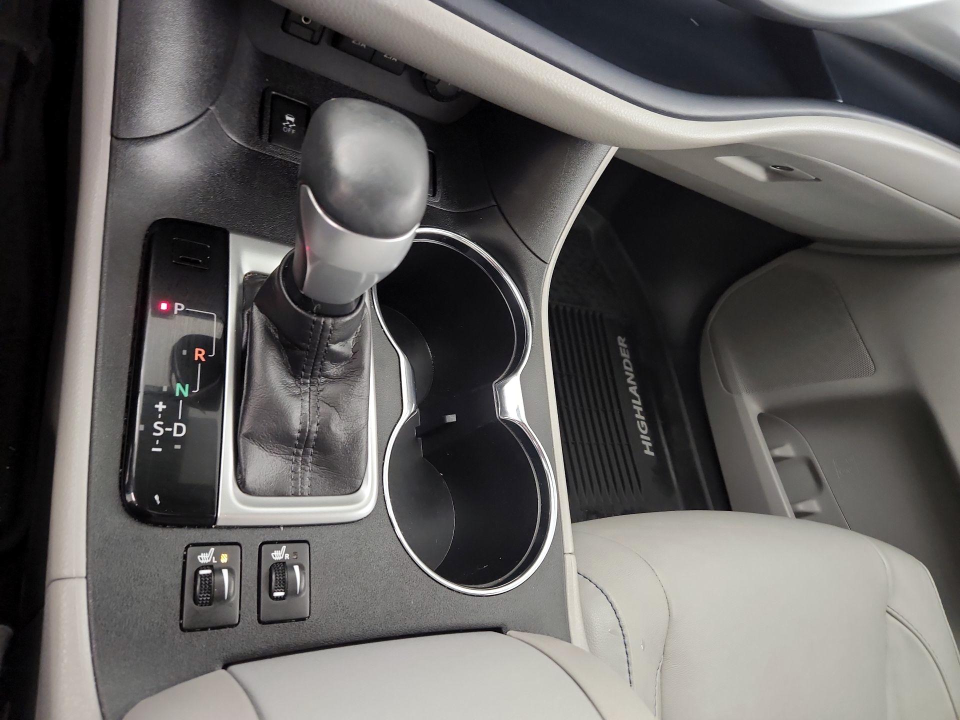 Thumbnail: 2017 Toyota Highlander - 16