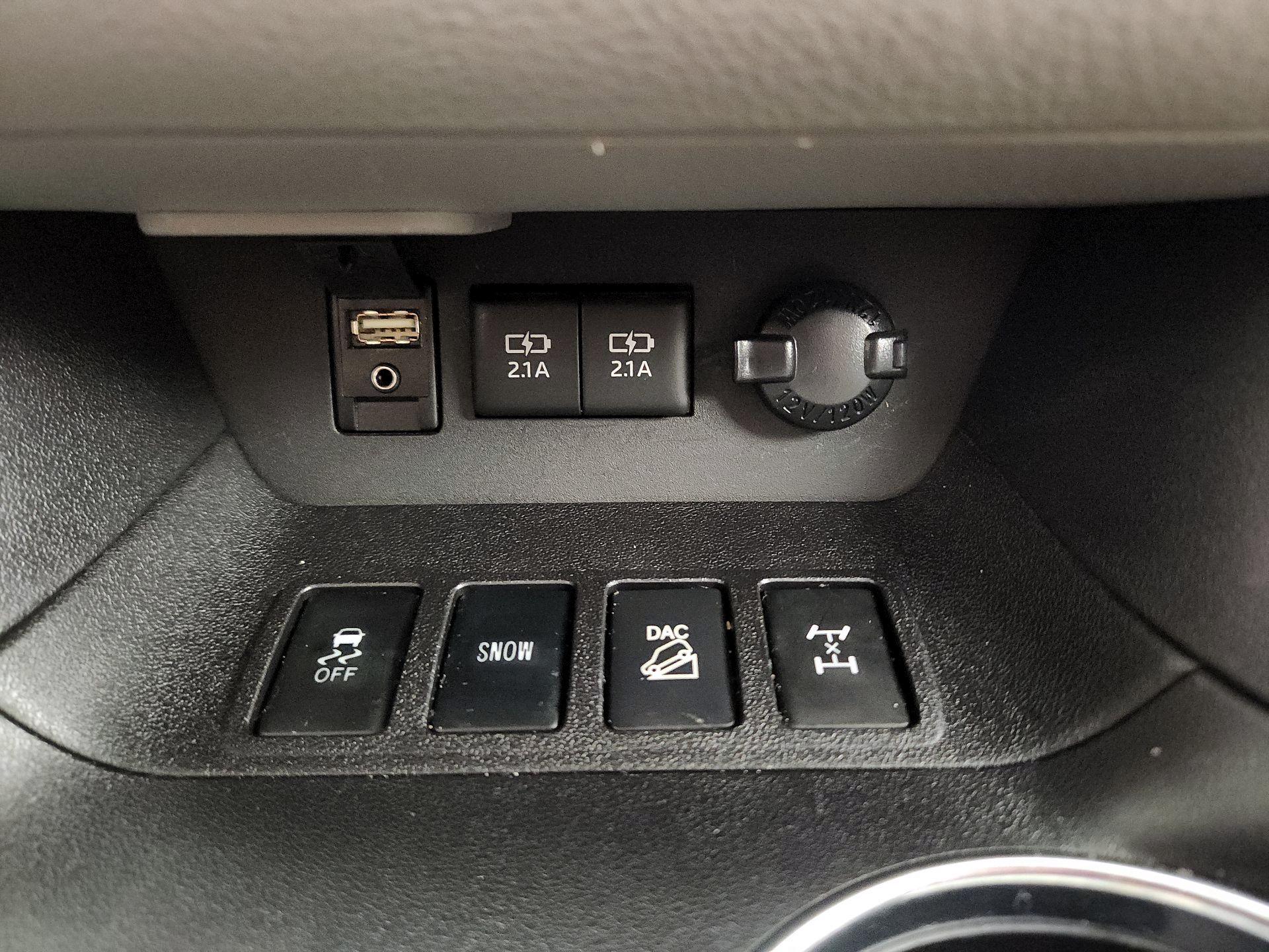 Thumbnail: 2017 Toyota Highlander - 17