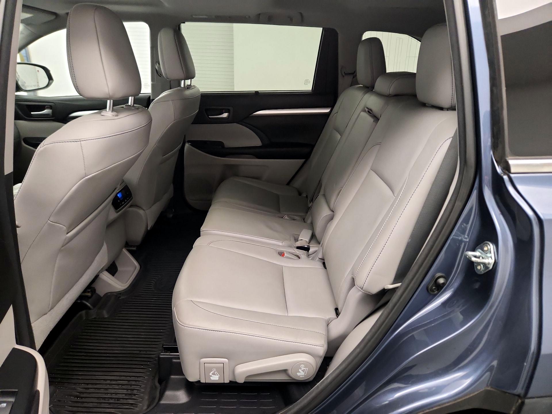 Thumbnail: 2017 Toyota Highlander - 19