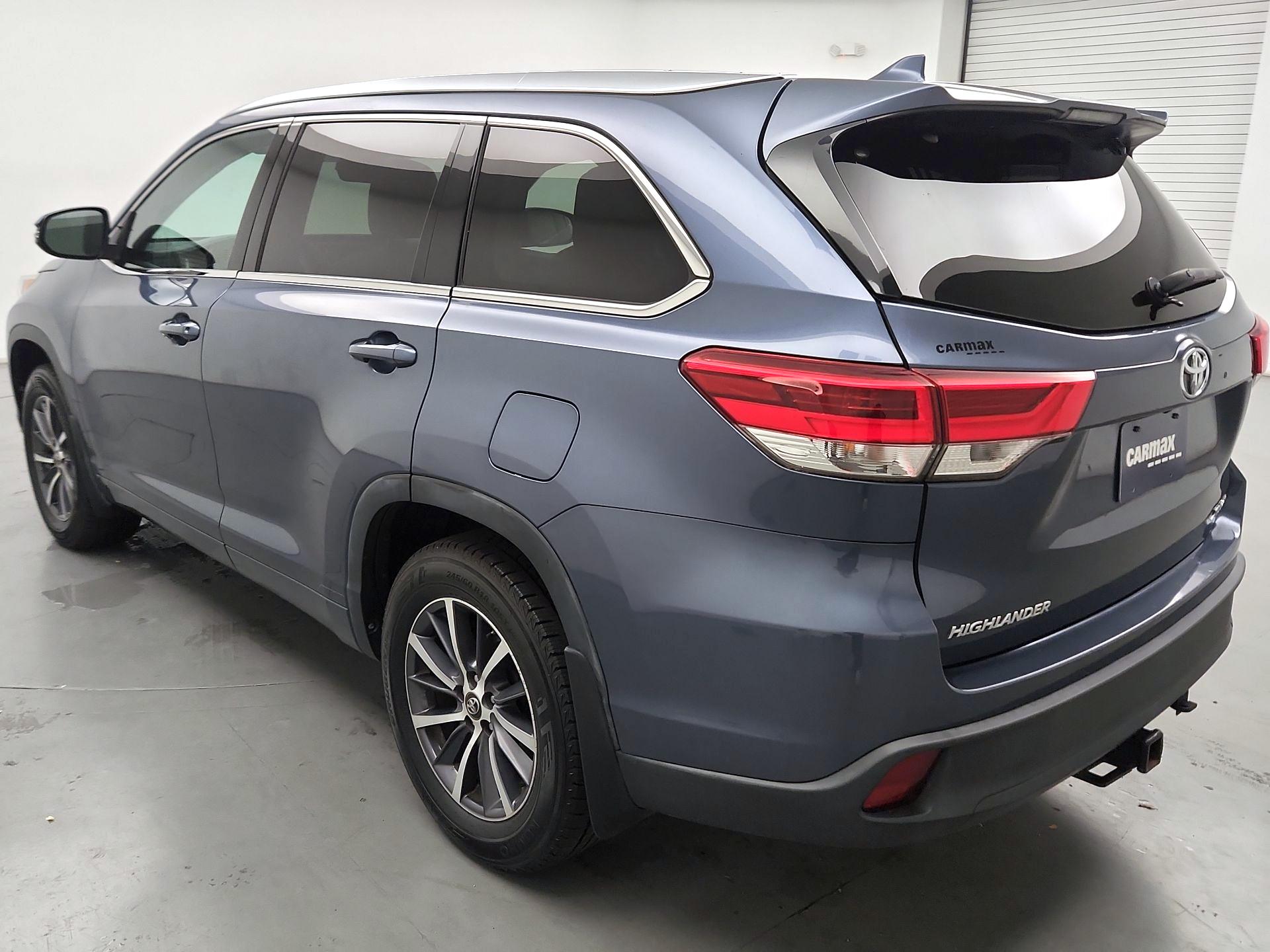 Thumbnail: 2017 Toyota Highlander - 7