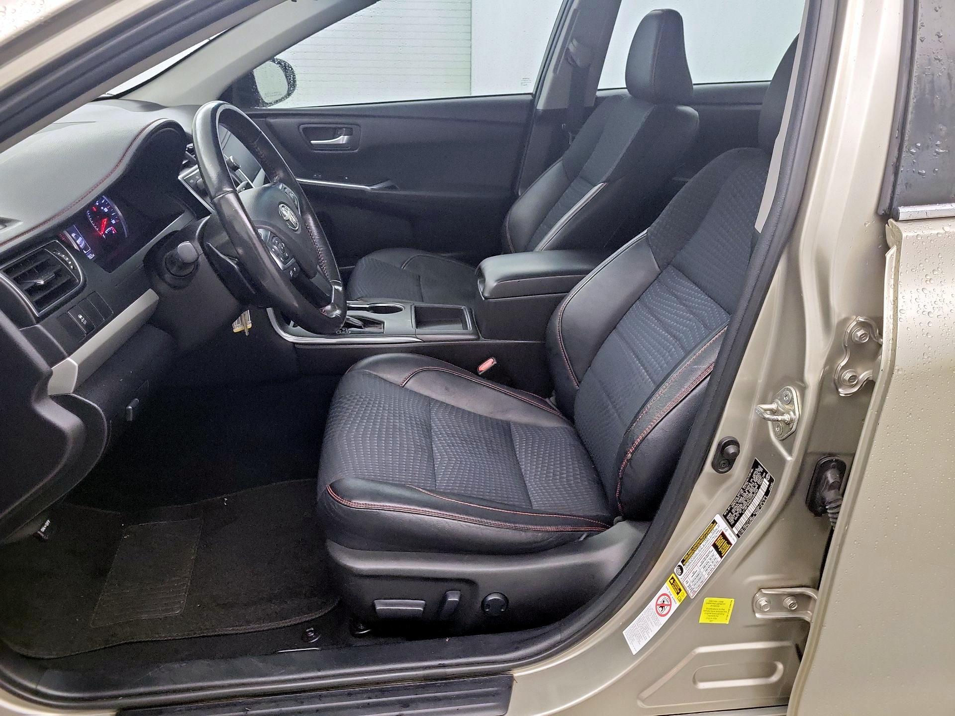 Thumbnail: 2015 Toyota Camry - 9