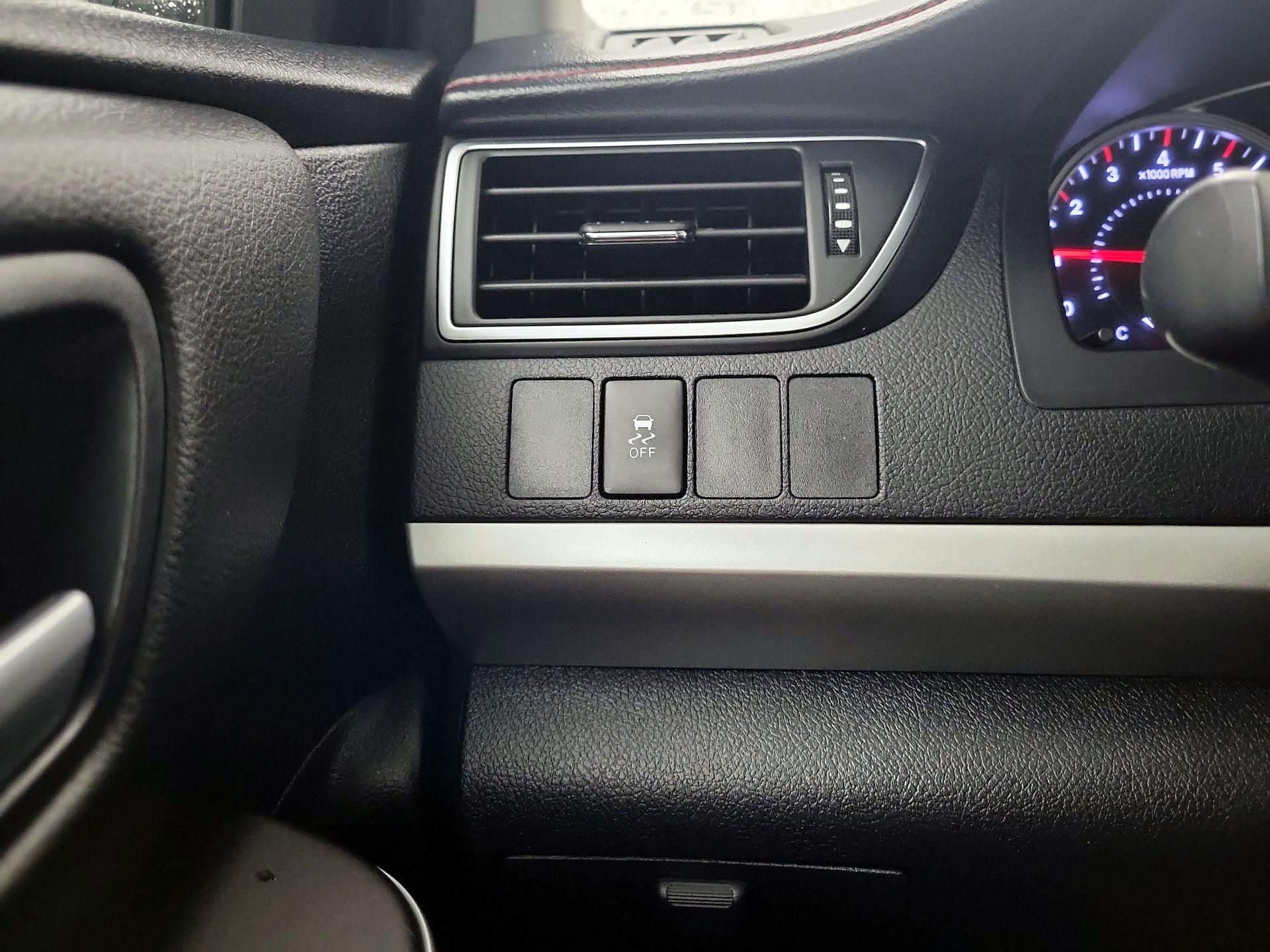 Thumbnail: 2015 Toyota Camry - 11