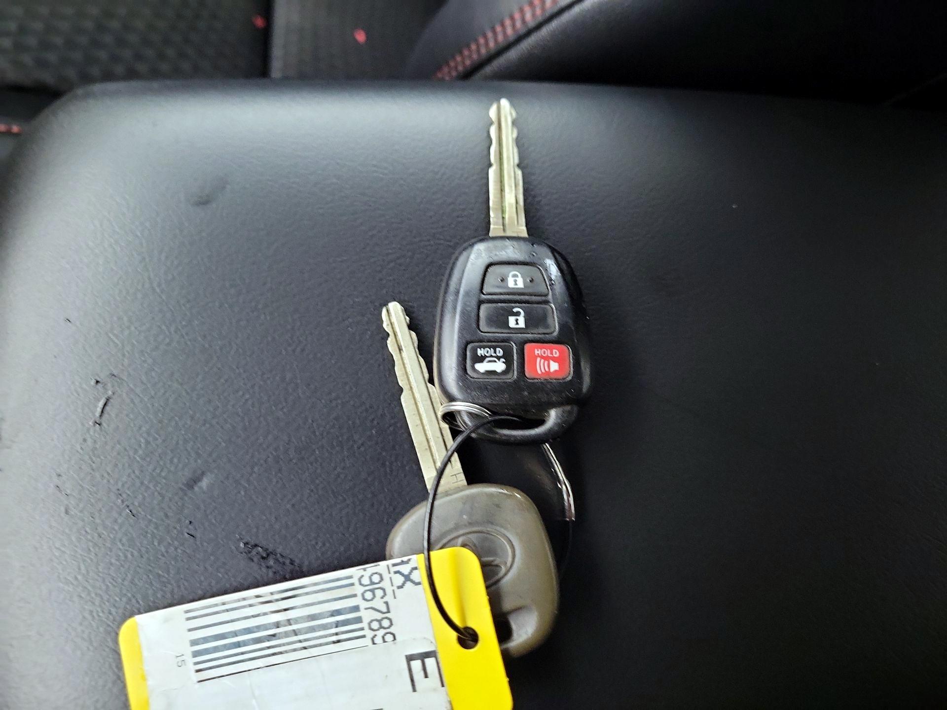 Thumbnail: 2015 Toyota Camry - 20