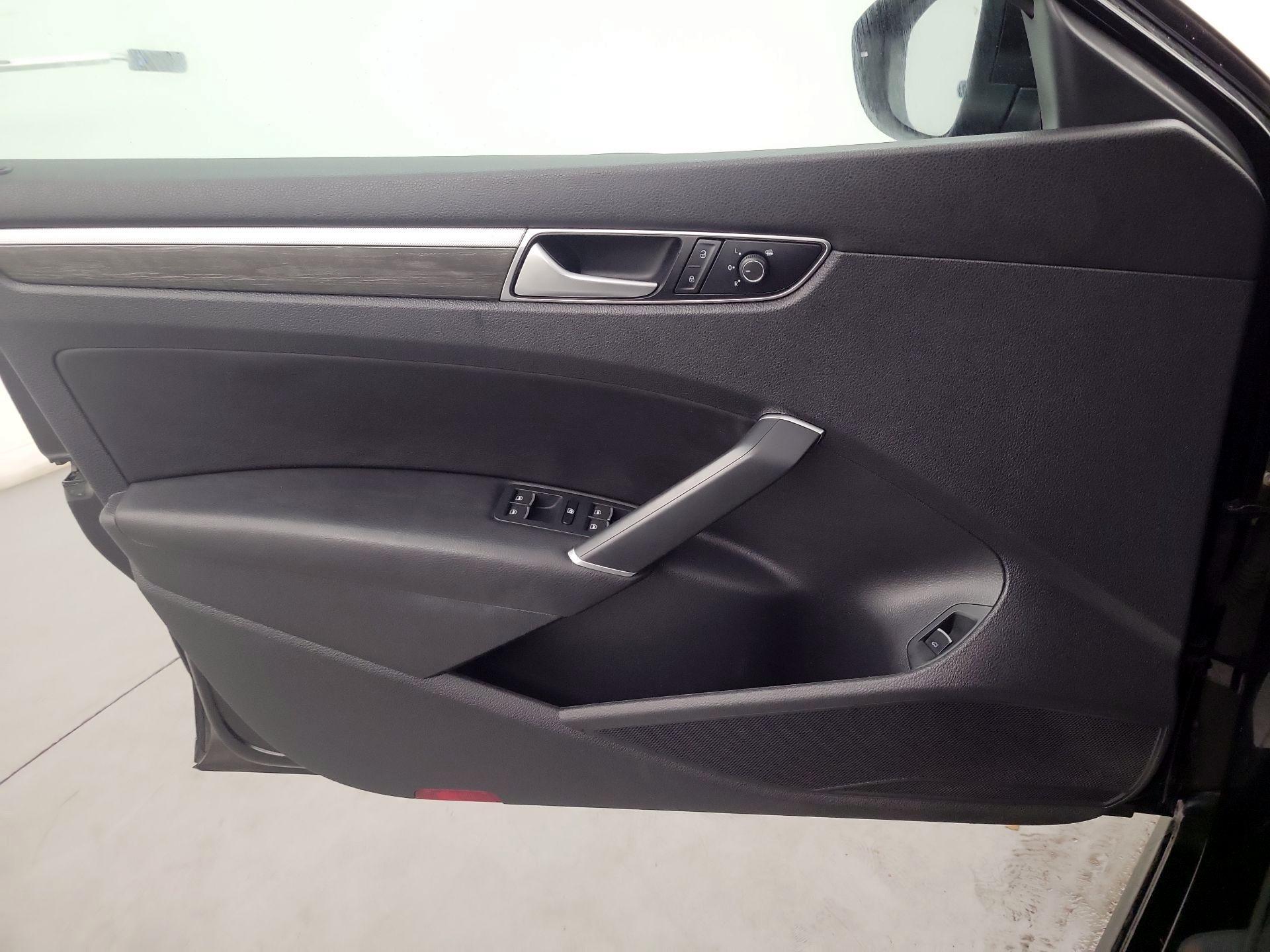 Thumbnail: 2016 Volkswagen Passat - 10