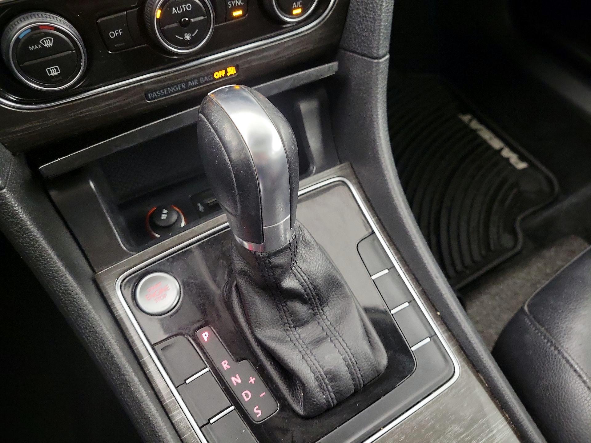 Thumbnail: 2016 Volkswagen Passat - 15