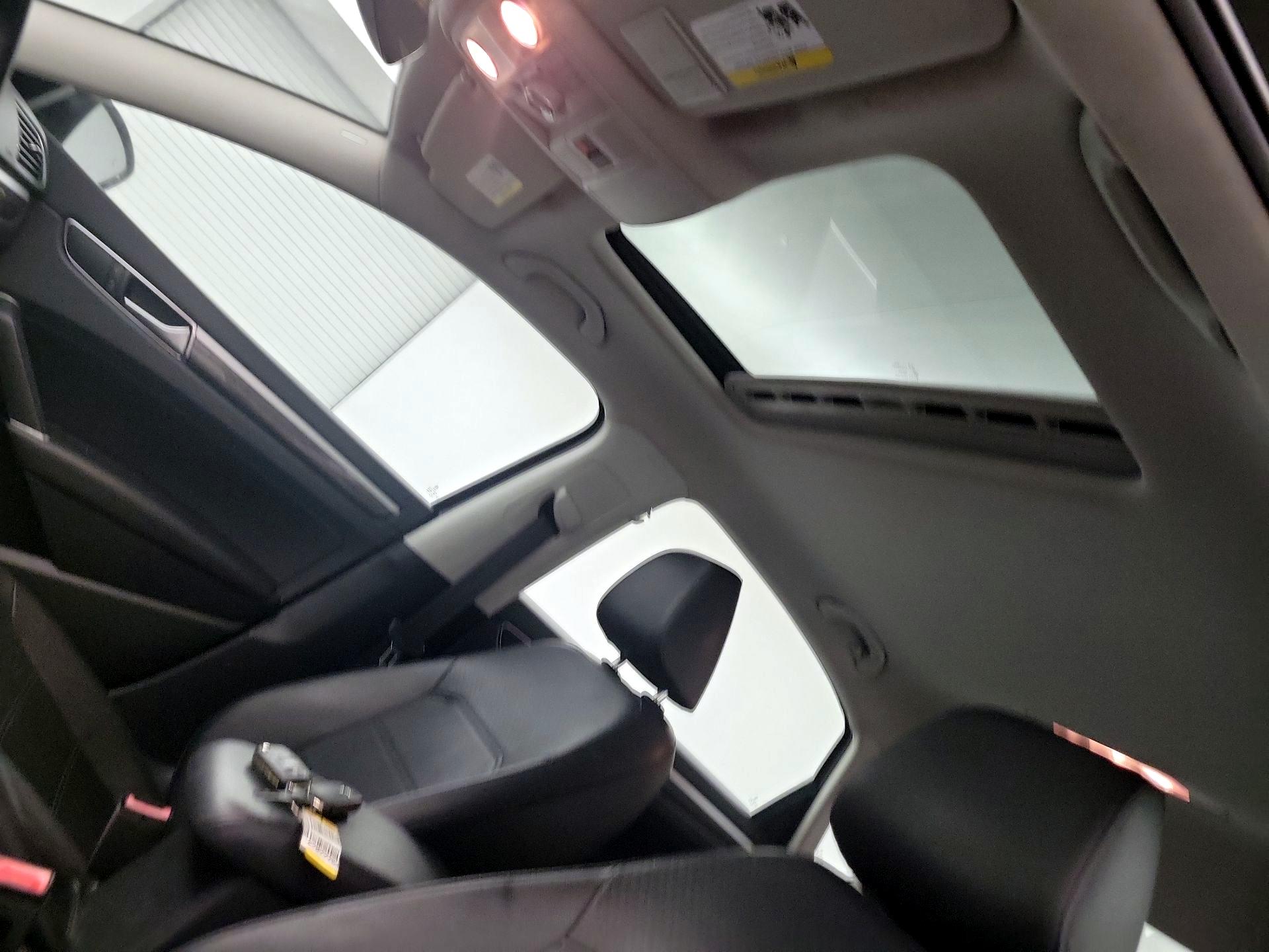 Thumbnail: 2016 Volkswagen Passat - 17