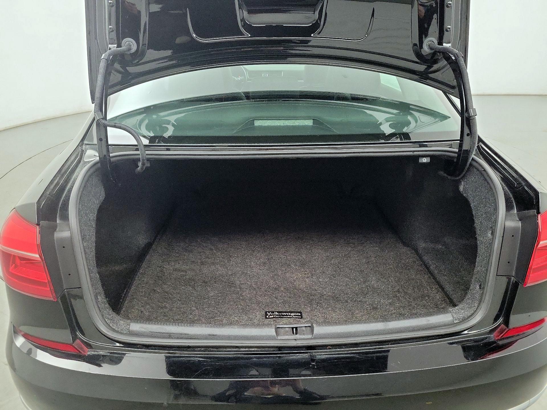 Thumbnail: 2016 Volkswagen Passat - 19