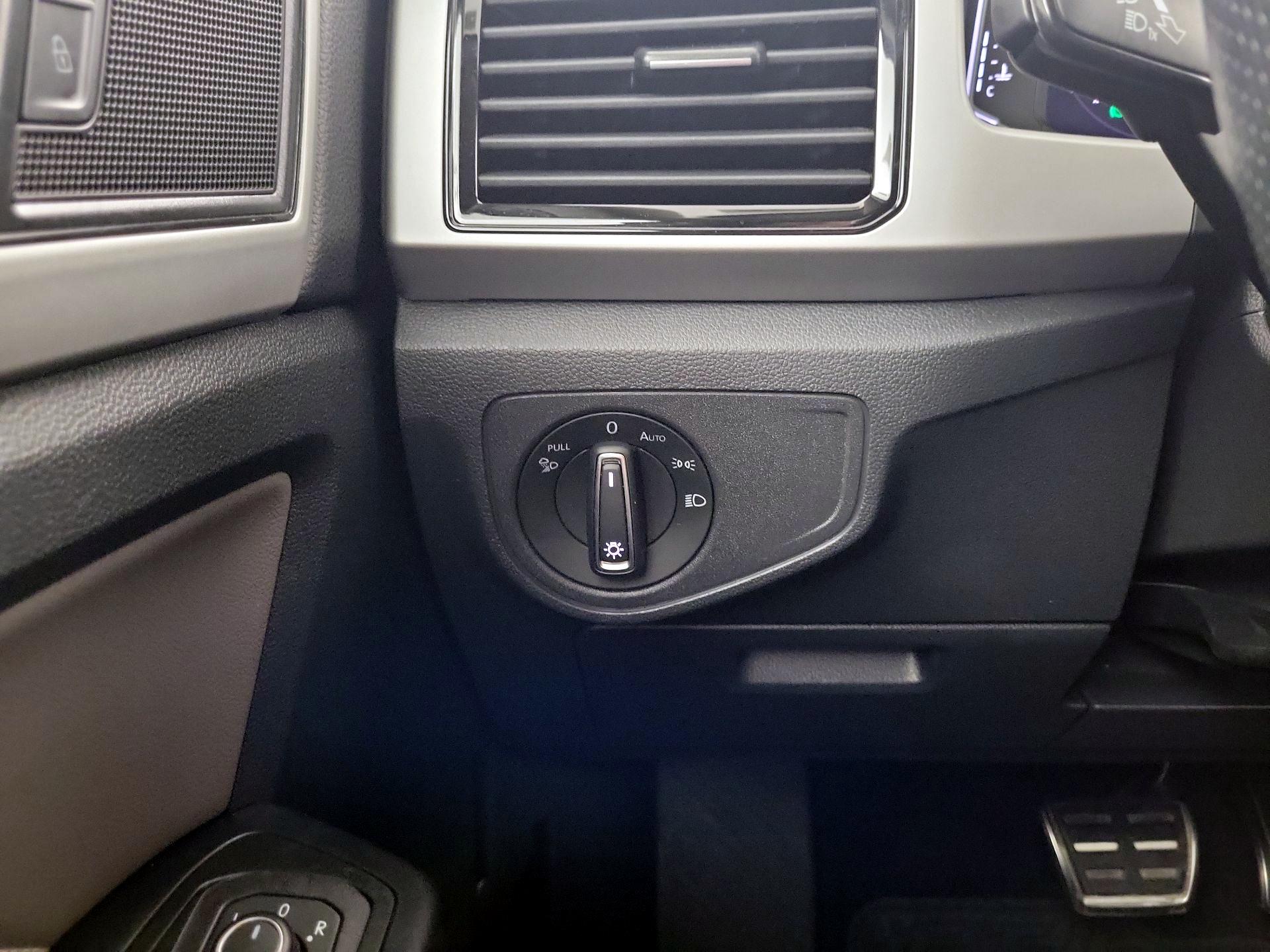 Thumbnail: 2021 Volkswagen Atlas - 11