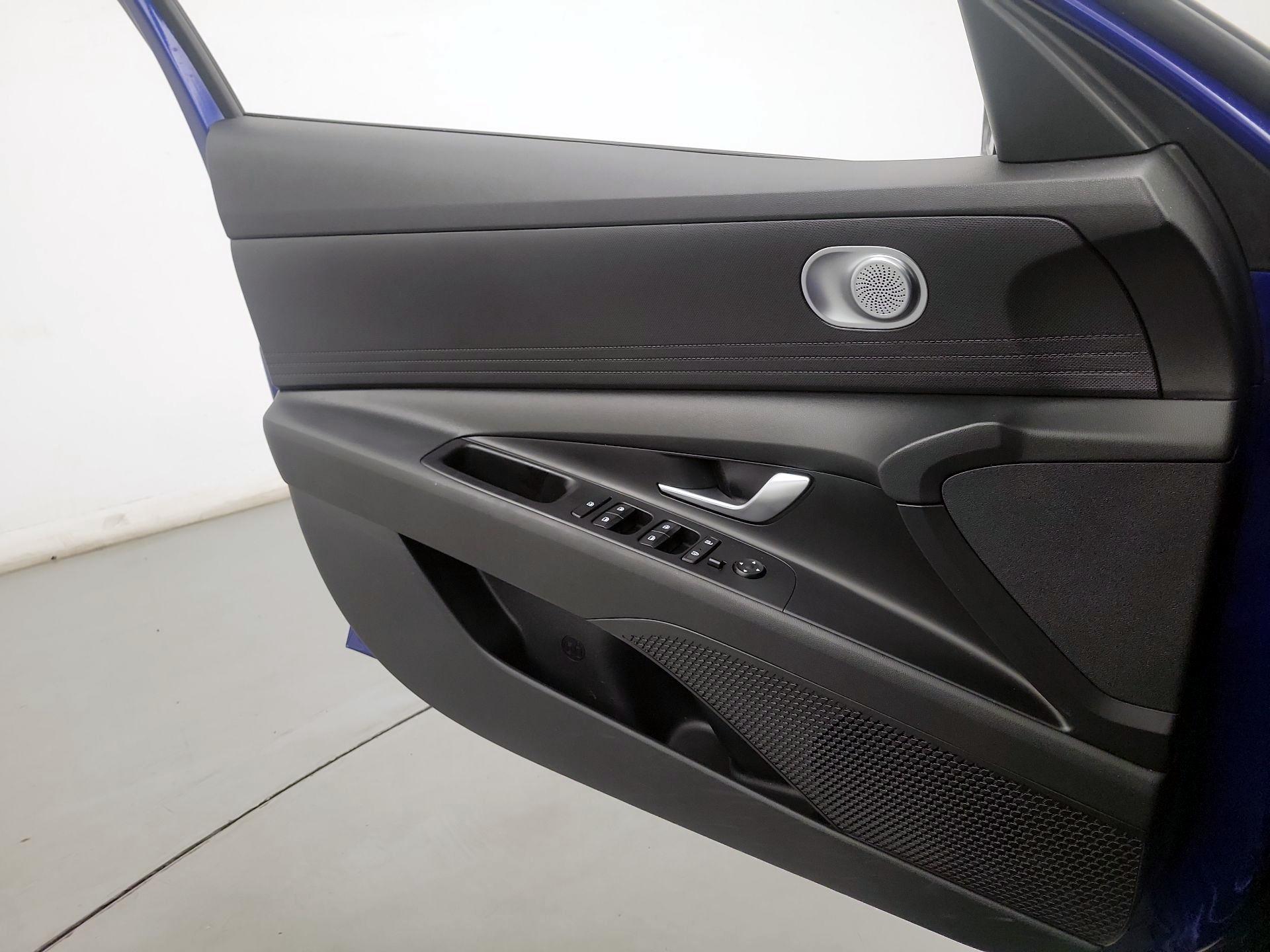 Thumbnail: 2021 Hyundai Elantra - 10