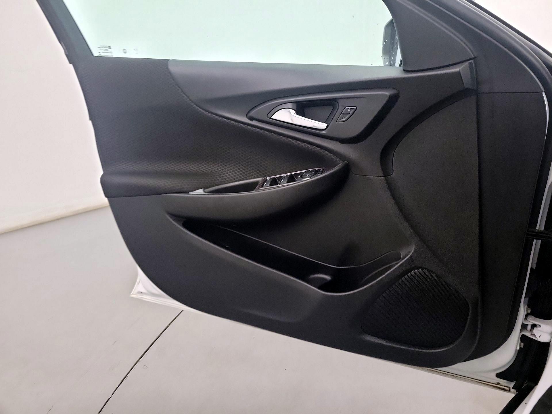 Thumbnail: 2020 Chevrolet Malibu - 10