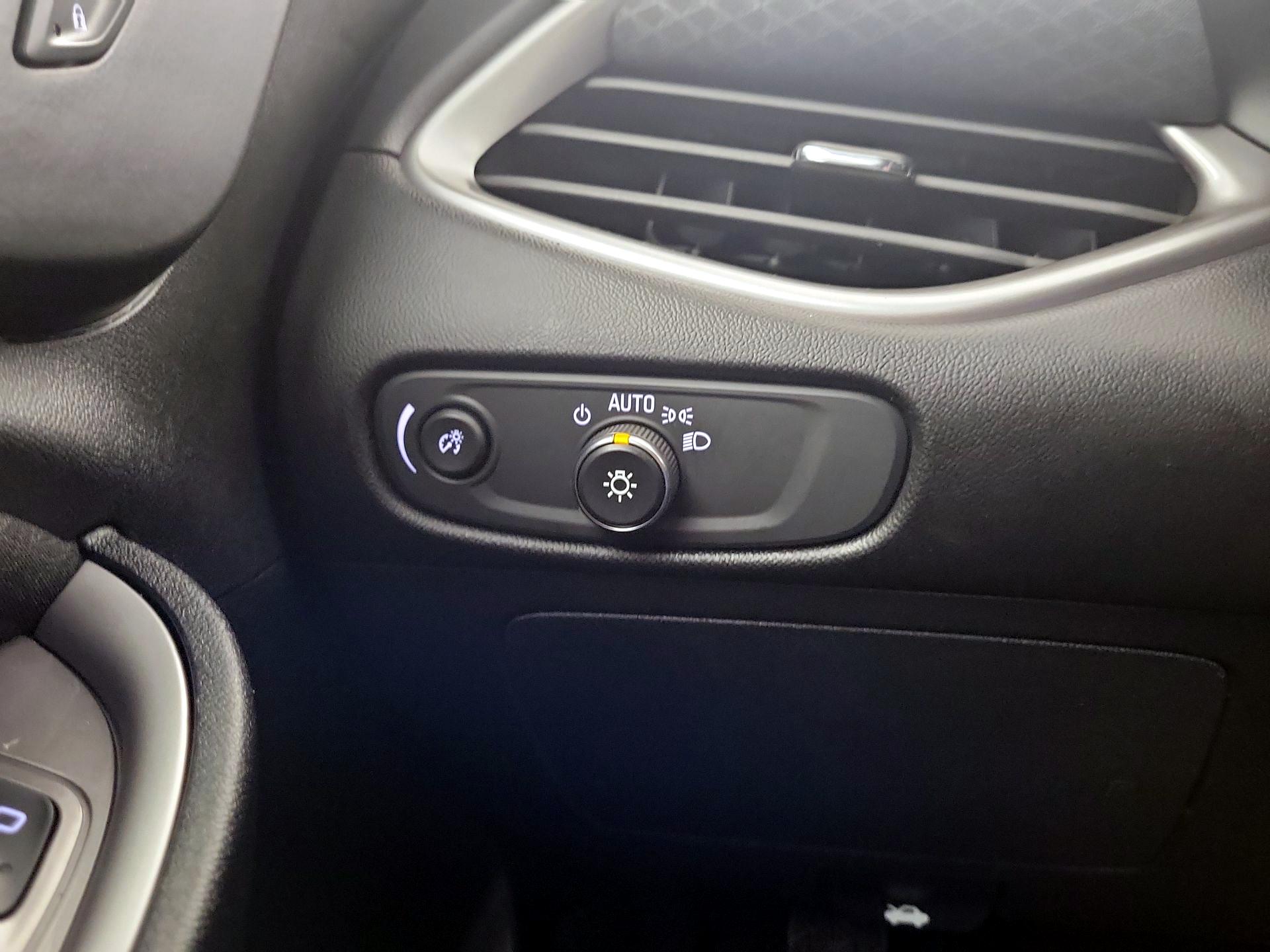 Thumbnail: 2020 Chevrolet Malibu - 11