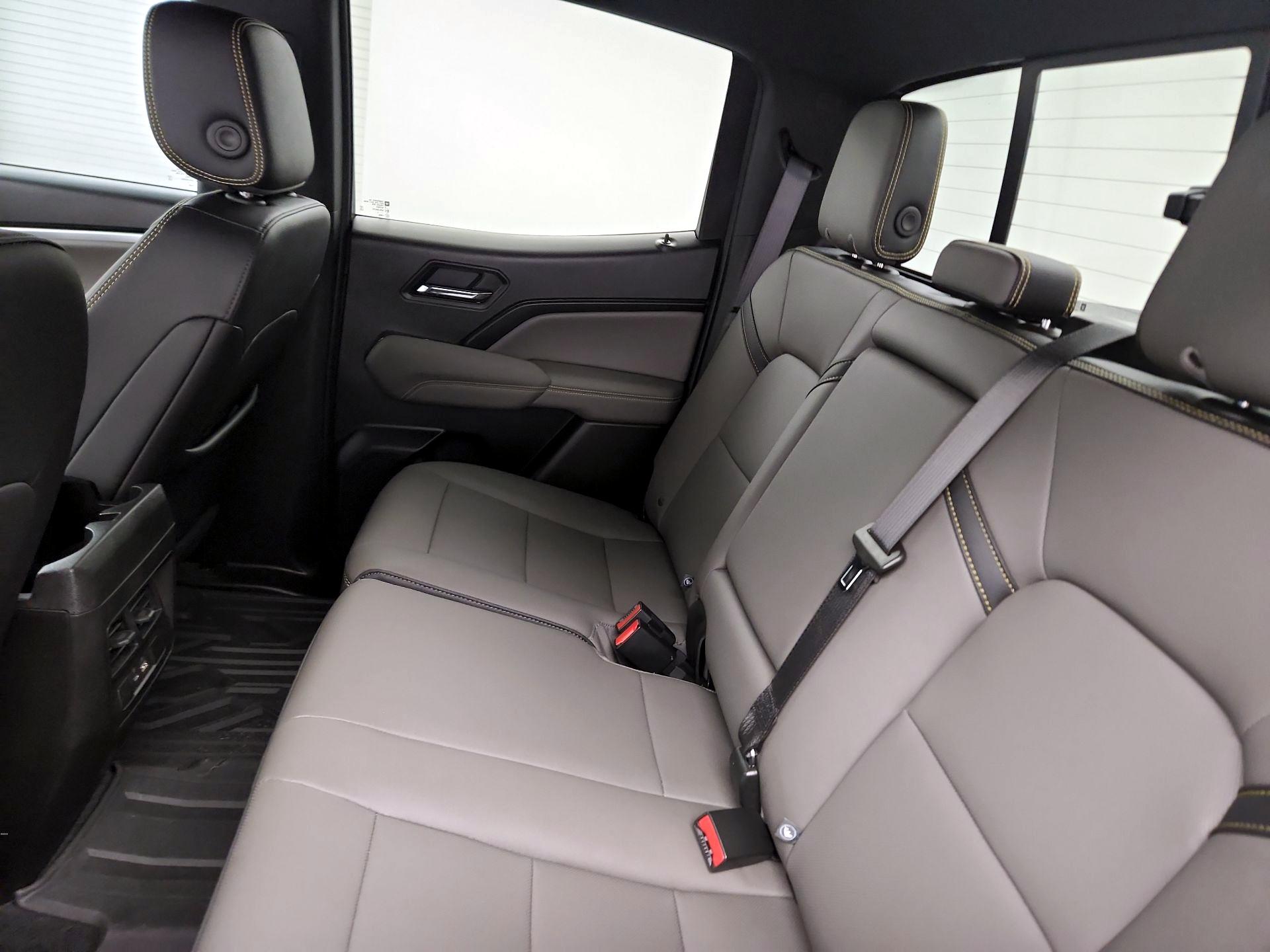 Thumbnail: 2024 Chevrolet Colorado - 18