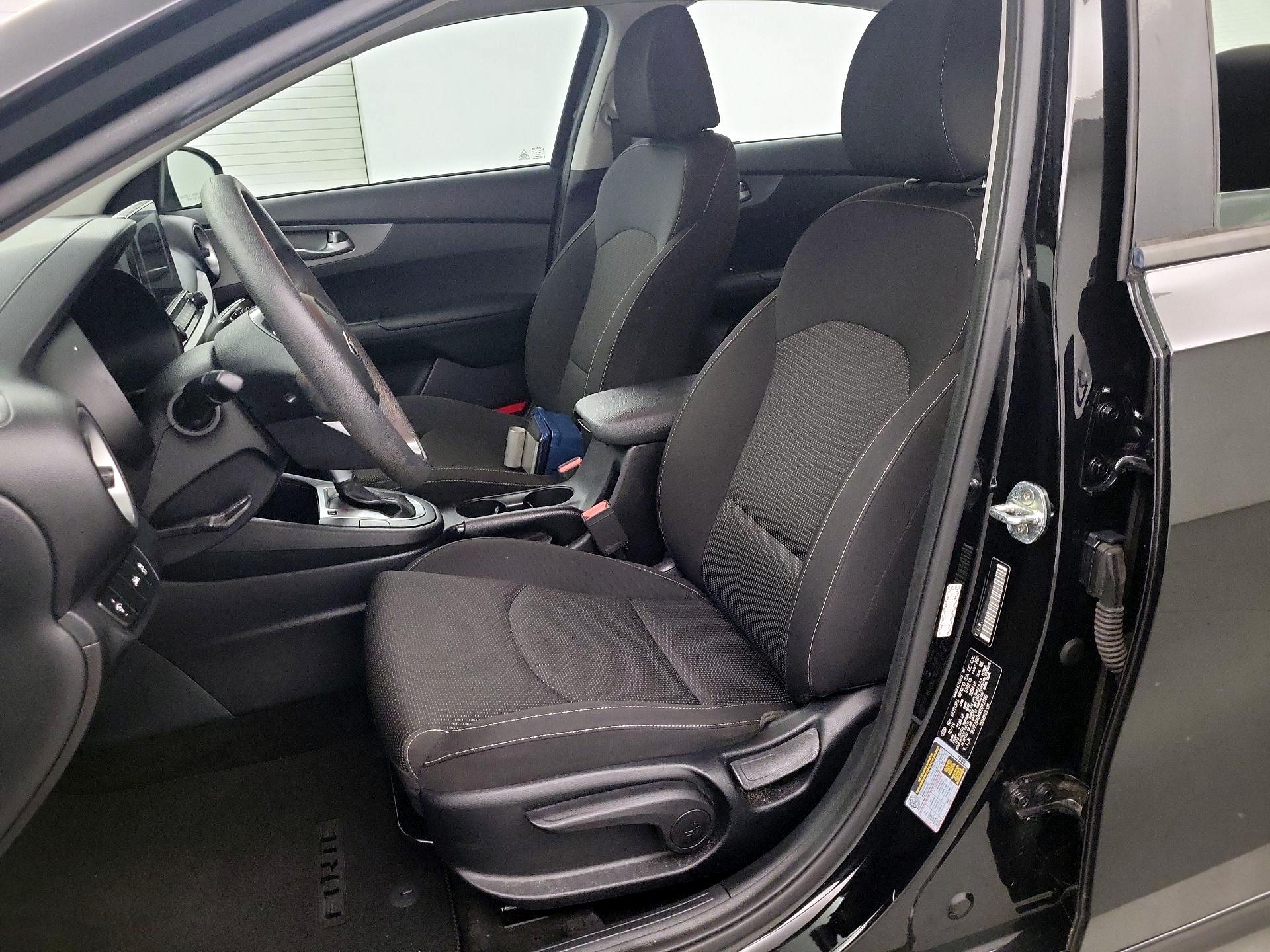 Thumbnail: 2019 Kia Forte - 9