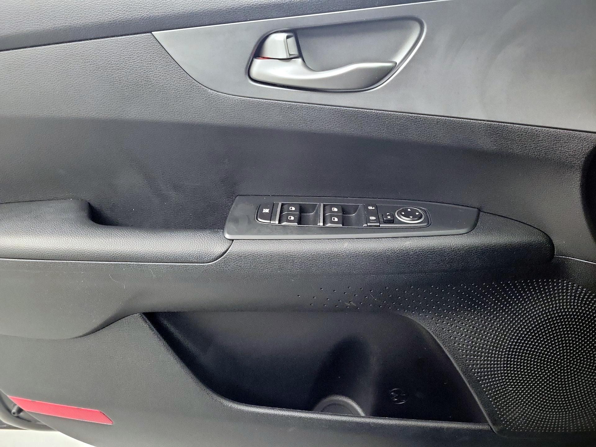 Thumbnail: 2019 Kia Forte - 10