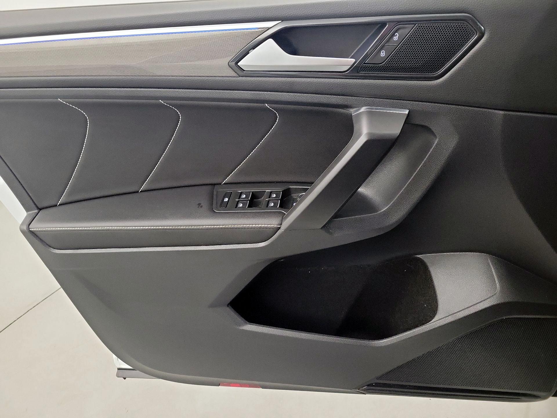 Thumbnail: 2023 Volkswagen Tiguan - 10