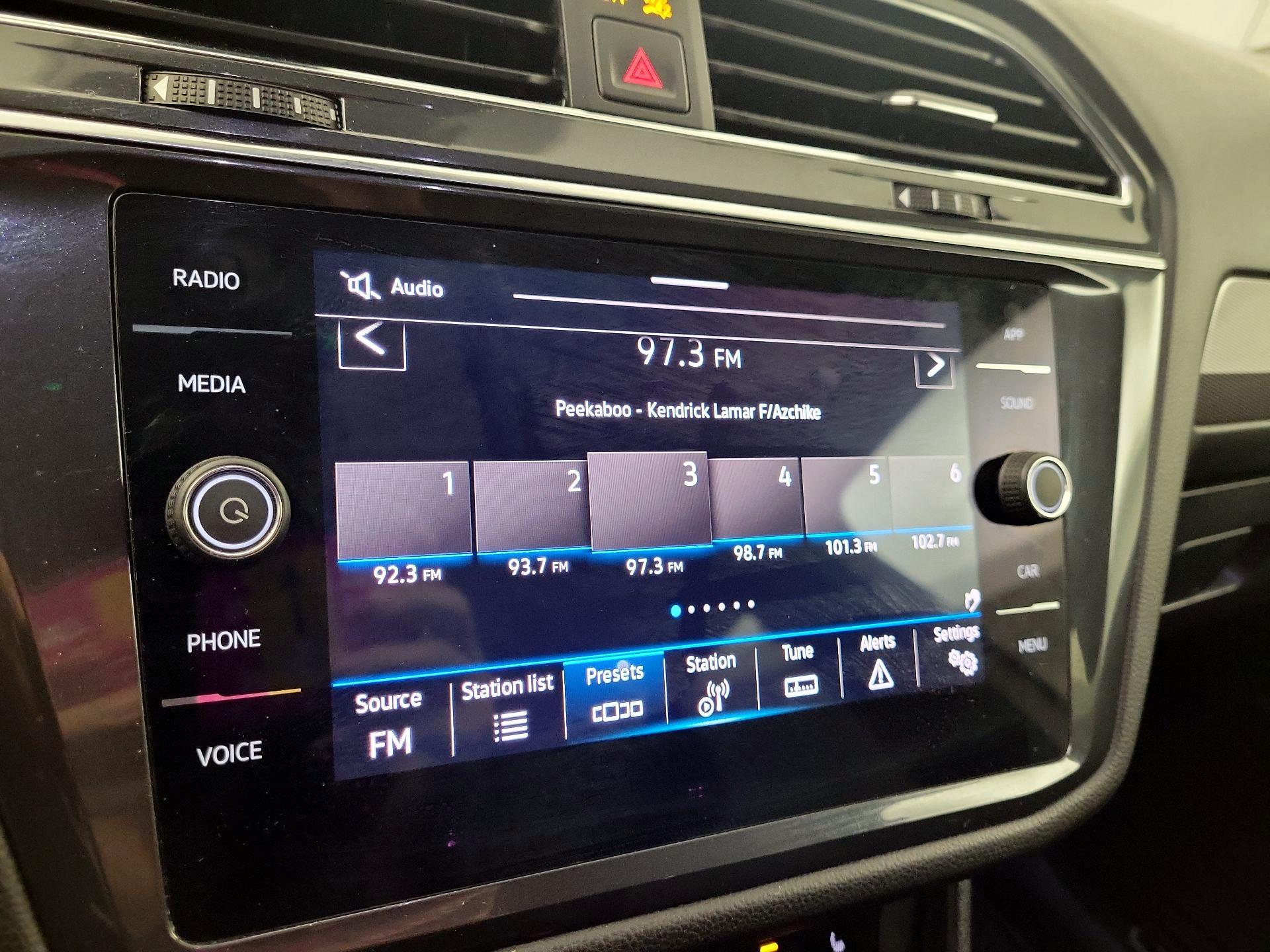 Thumbnail: 2023 Volkswagen Tiguan - 13