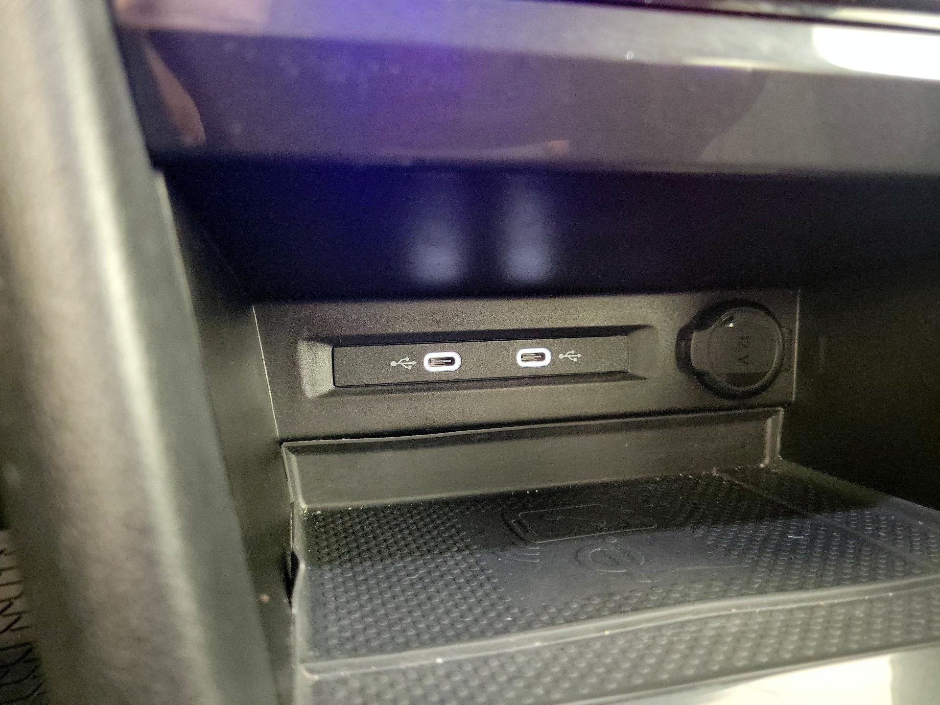 Thumbnail: 2023 Volkswagen Tiguan - 16