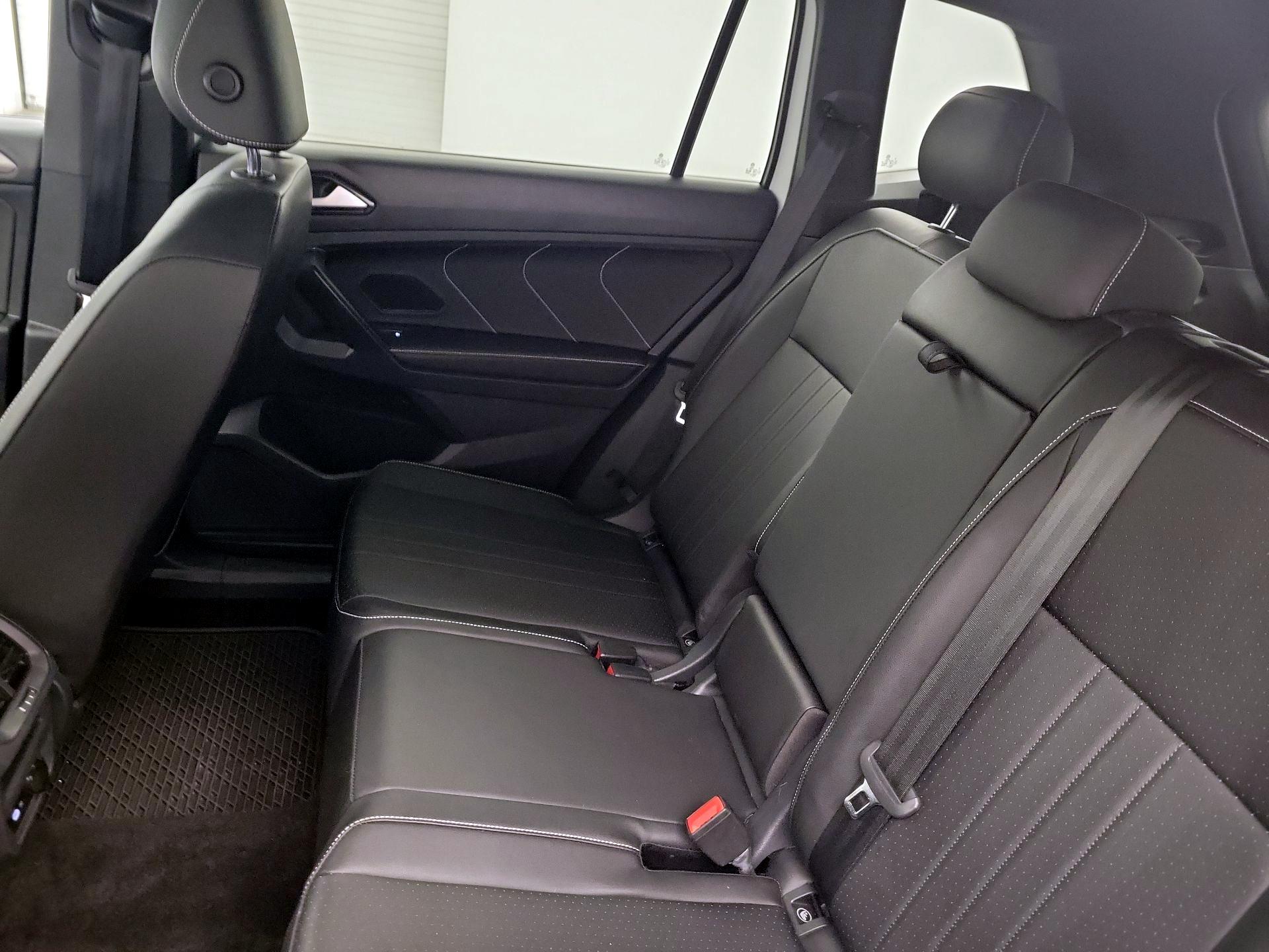 Thumbnail: 2023 Volkswagen Tiguan - 18