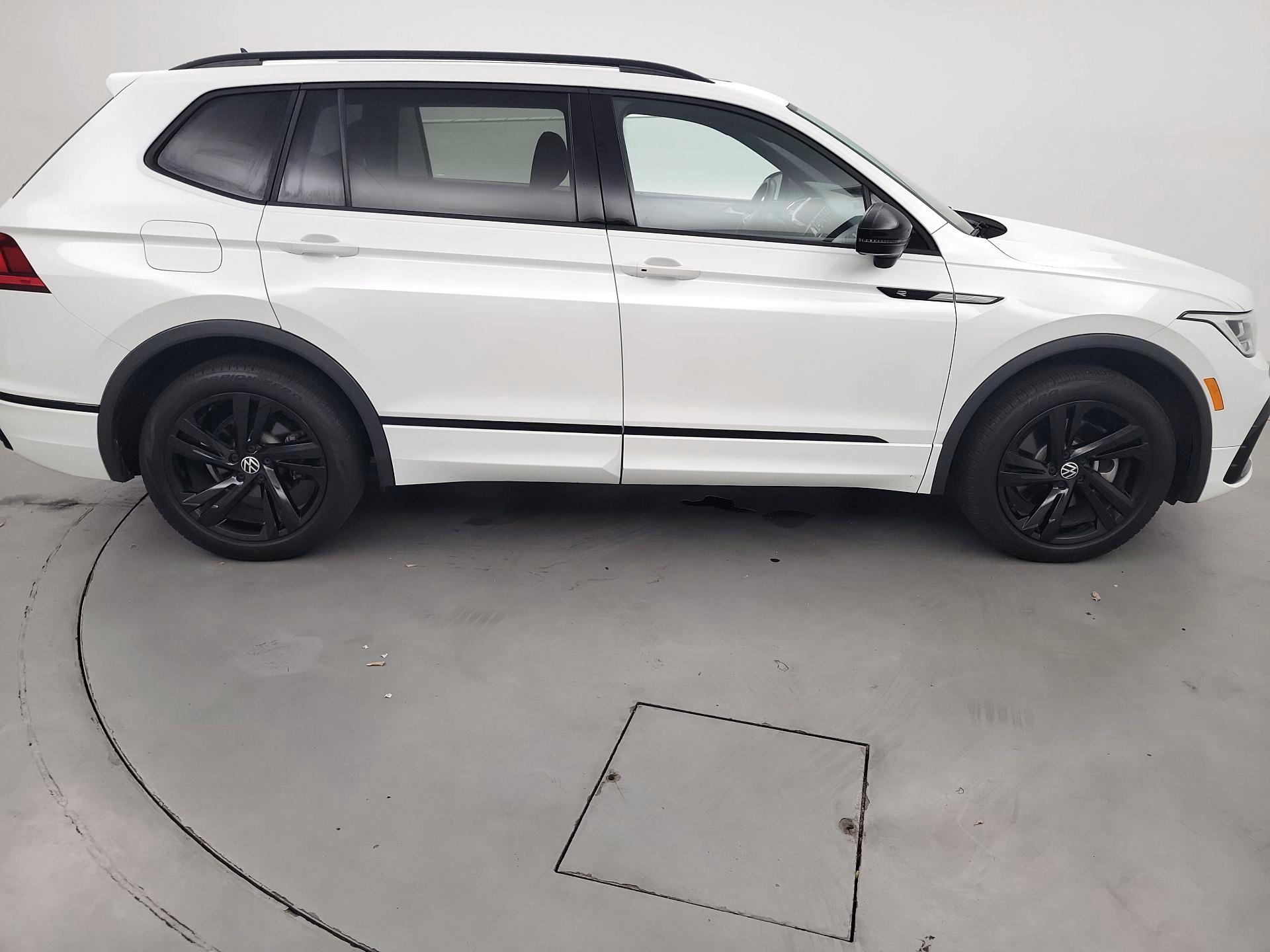 Thumbnail: 2023 Volkswagen Tiguan - 4