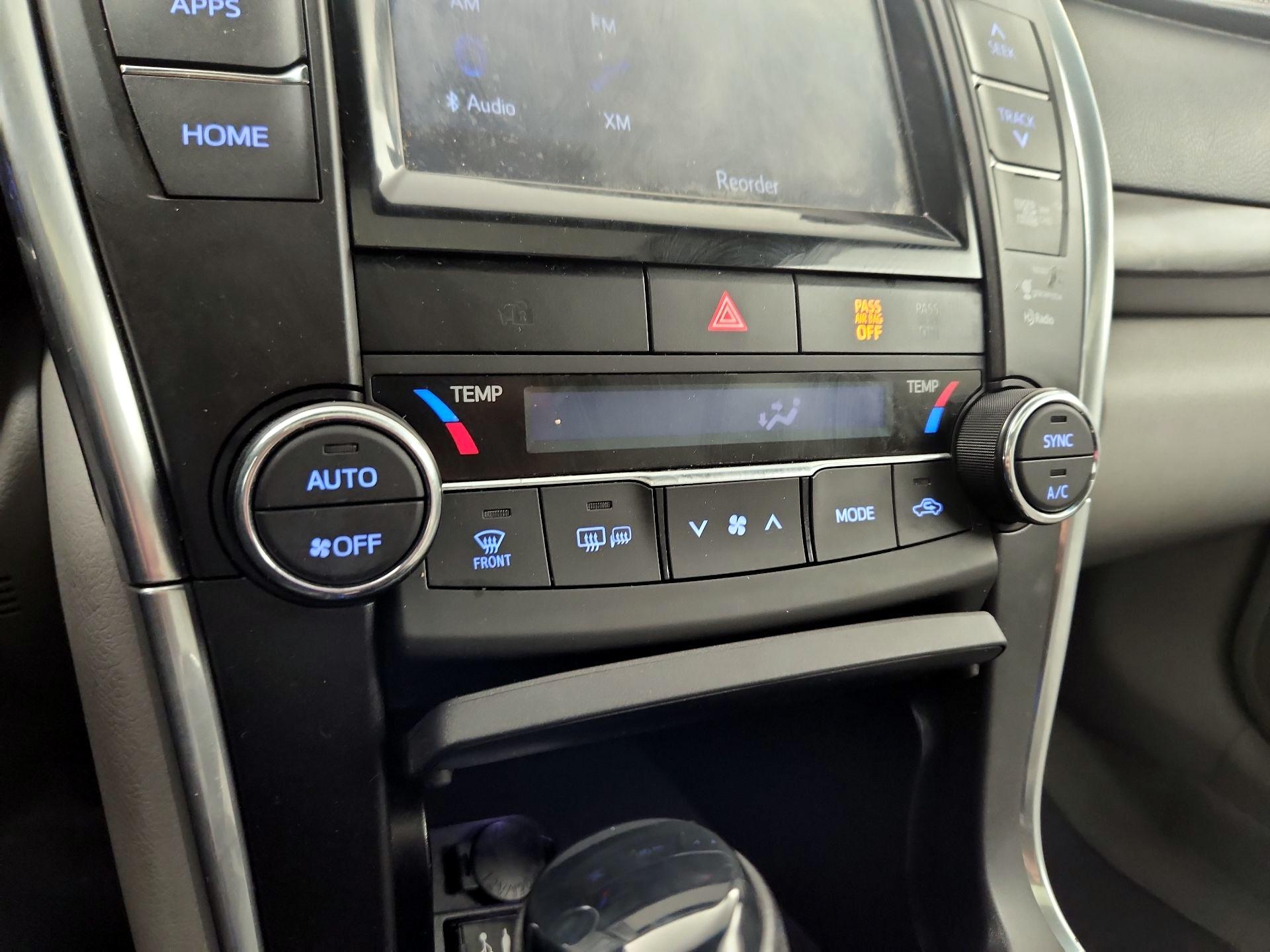 Thumbnail: 2015 Toyota Camry - 14