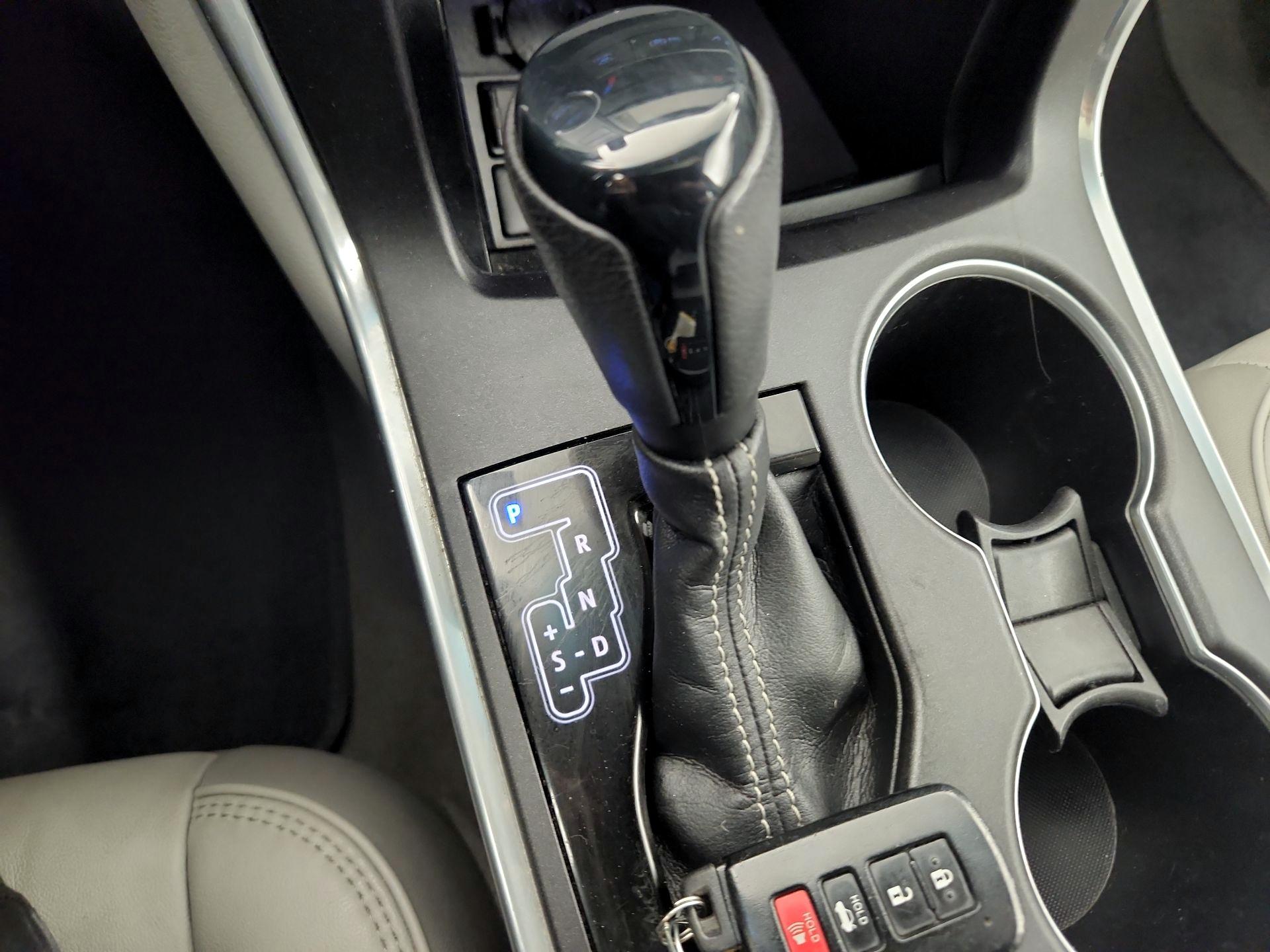 Thumbnail: 2015 Toyota Camry - 15