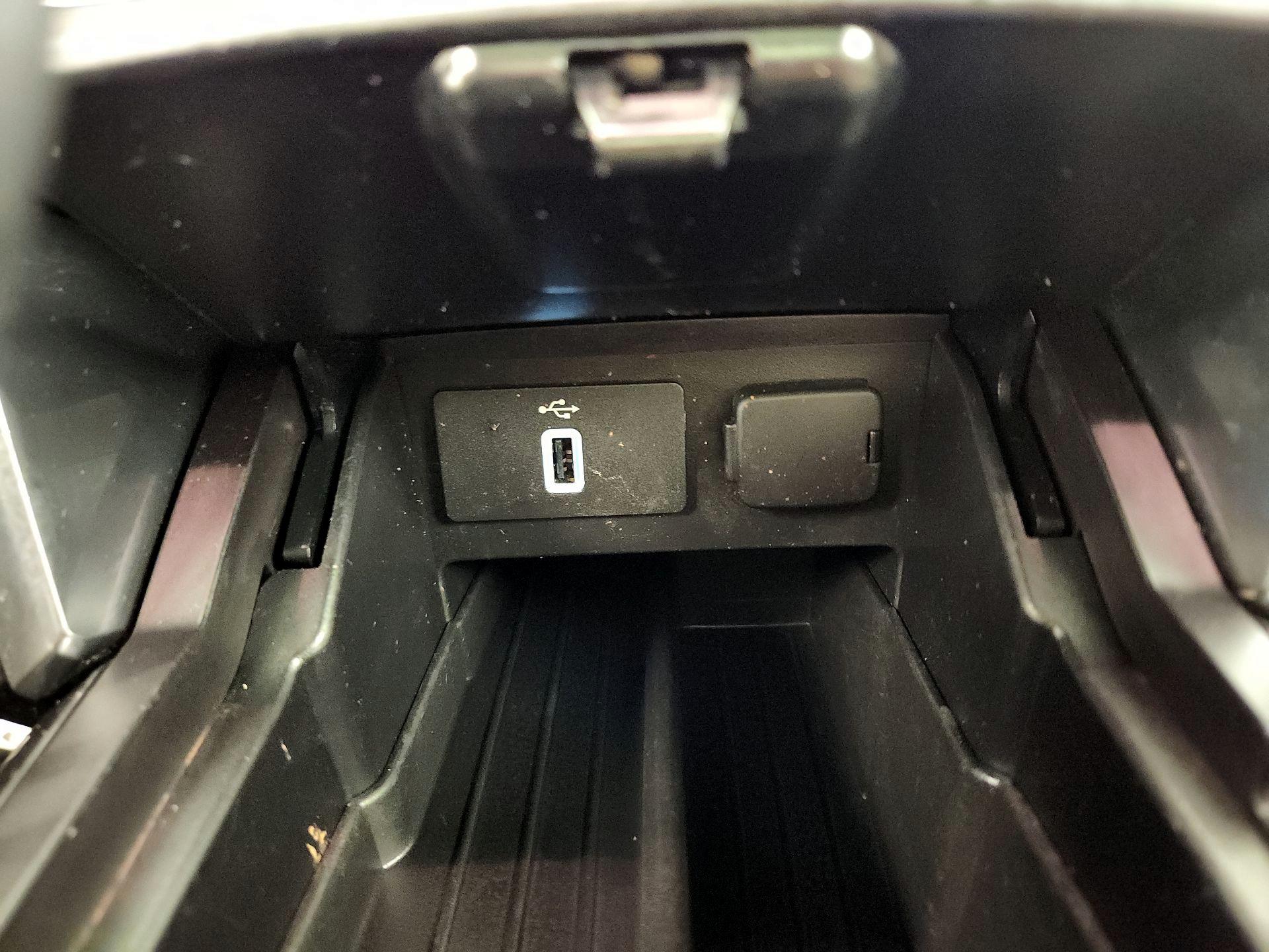 Thumbnail: 2019 Ford Explorer - 16