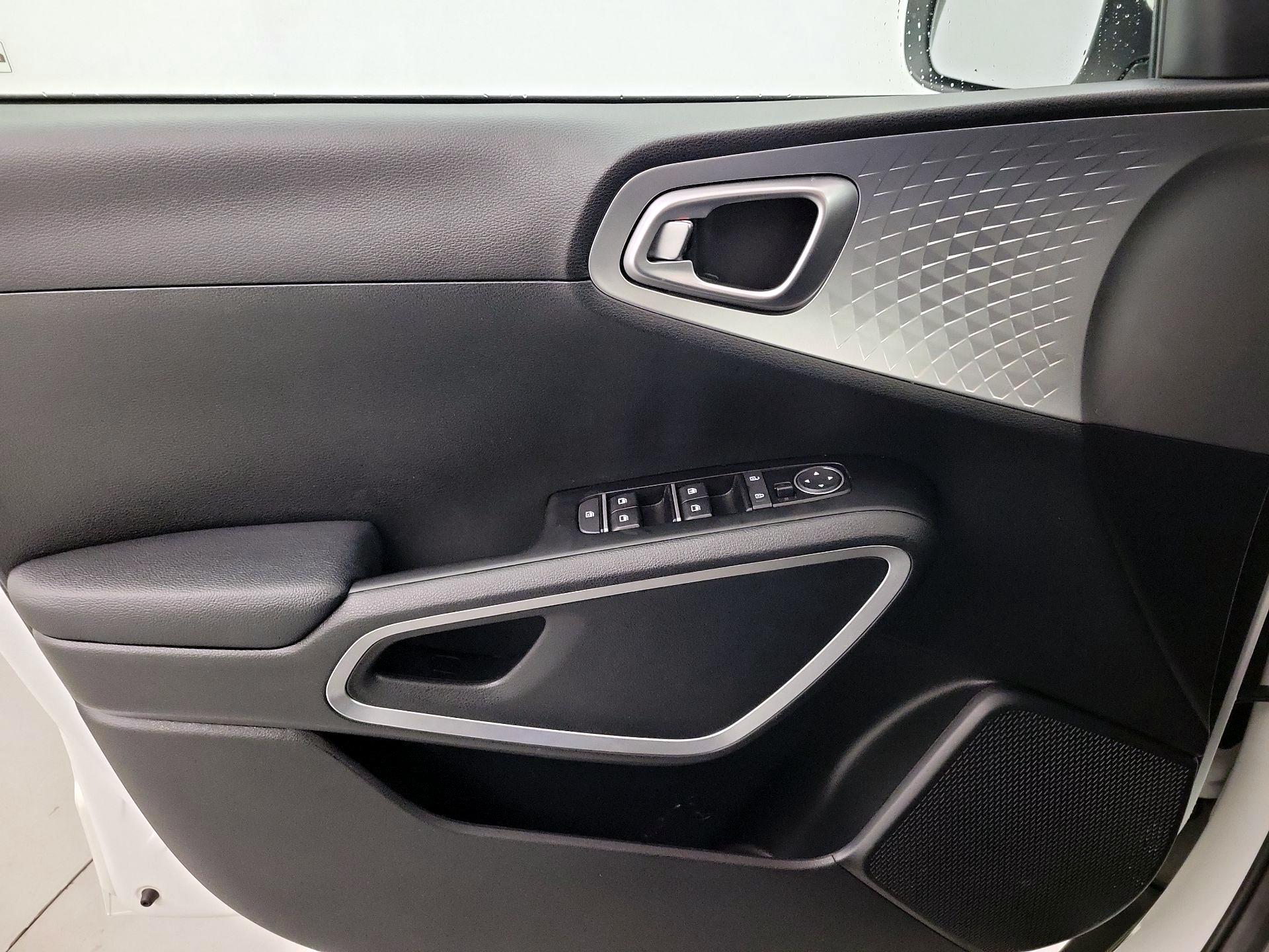 Thumbnail: 2023 Kia Soul - 10