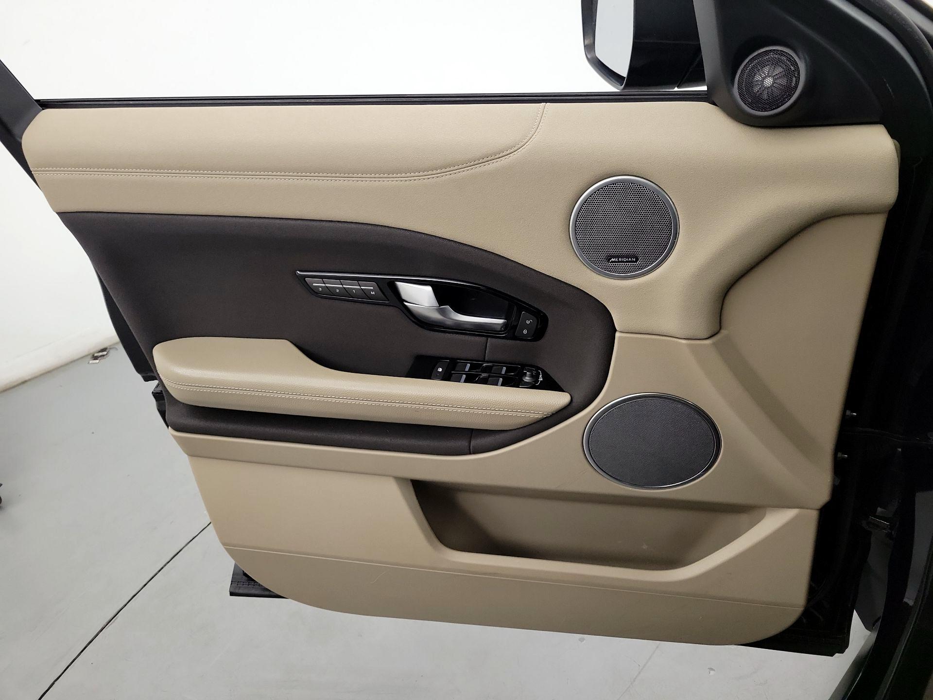 Thumbnail: 2017 Land Rover Range Rover Evoque - 10