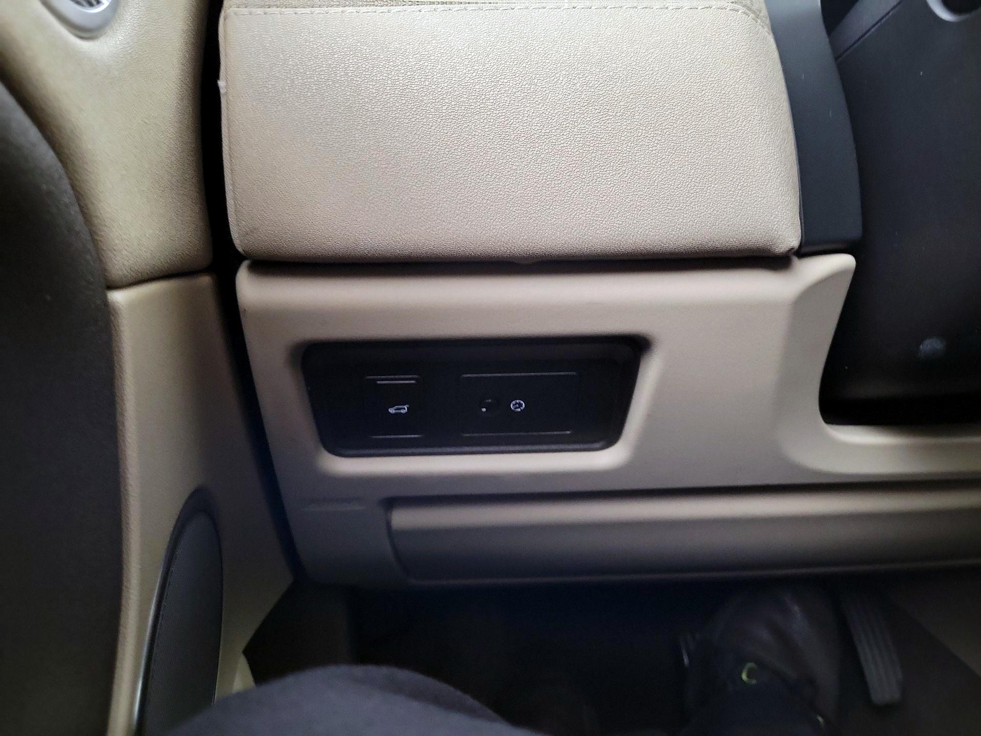 Thumbnail: 2017 Land Rover Range Rover Evoque - 11