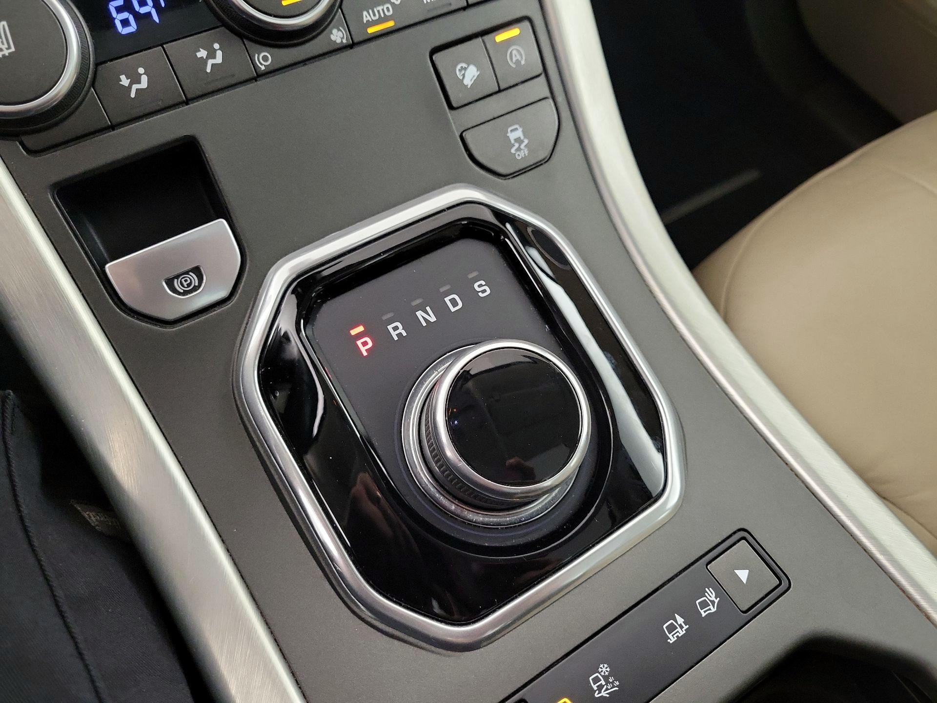 Thumbnail: 2017 Land Rover Range Rover Evoque - 16