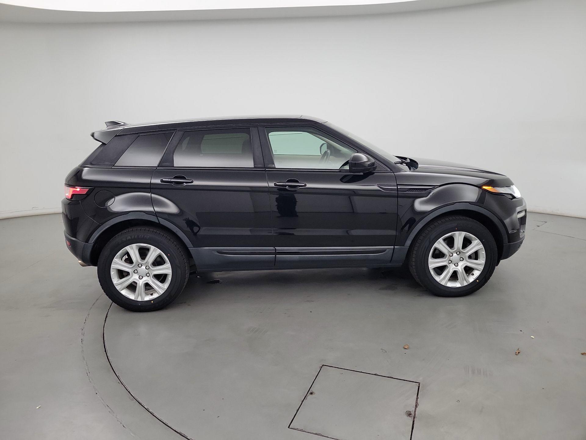 Thumbnail: 2017 Land Rover Range Rover Evoque - 4