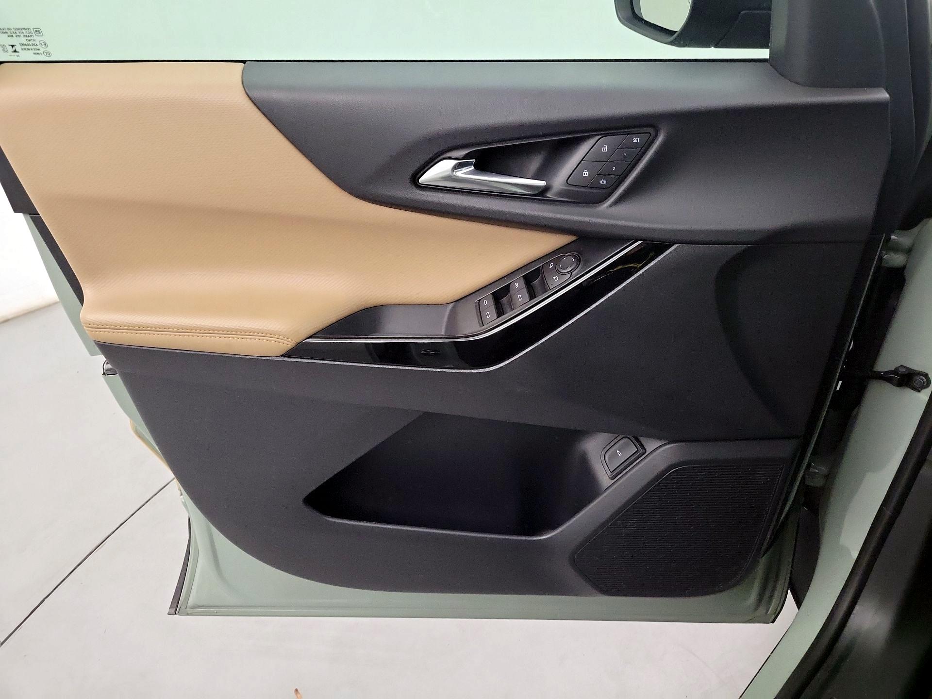 Thumbnail: 2025 Chevrolet Equinox - 10