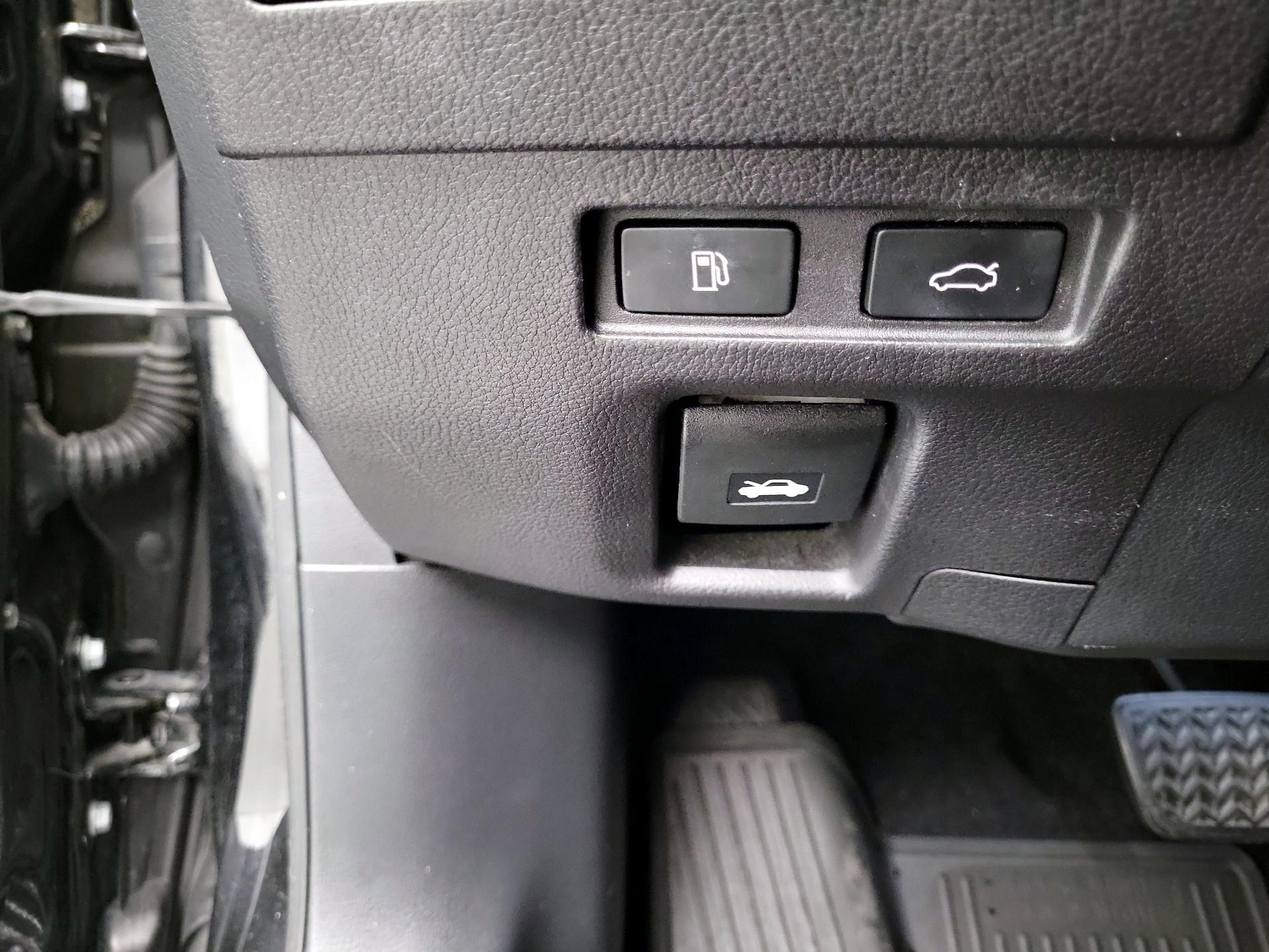 Thumbnail: 2019 Lexus ES - 11