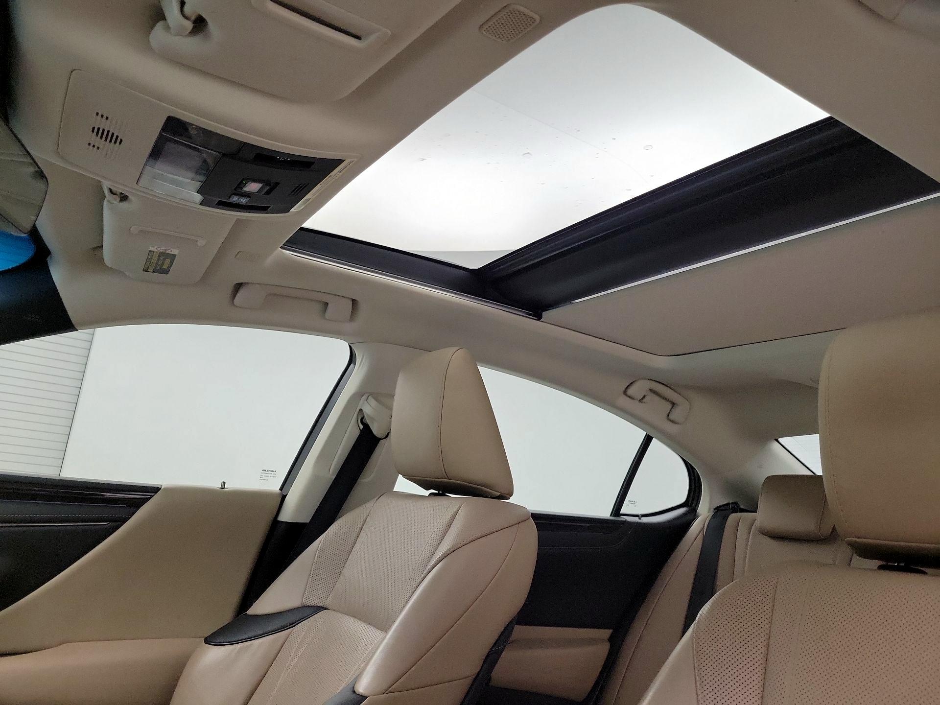 Thumbnail: 2019 Lexus ES - 17