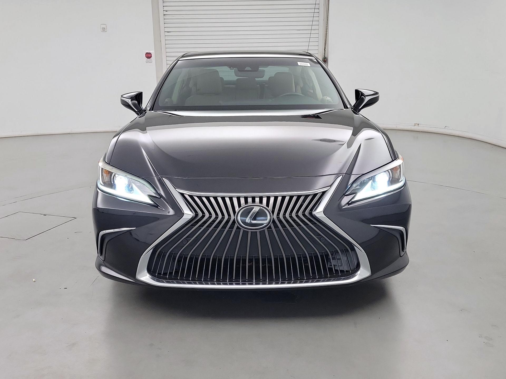 Thumbnail: 2019 Lexus ES - 2