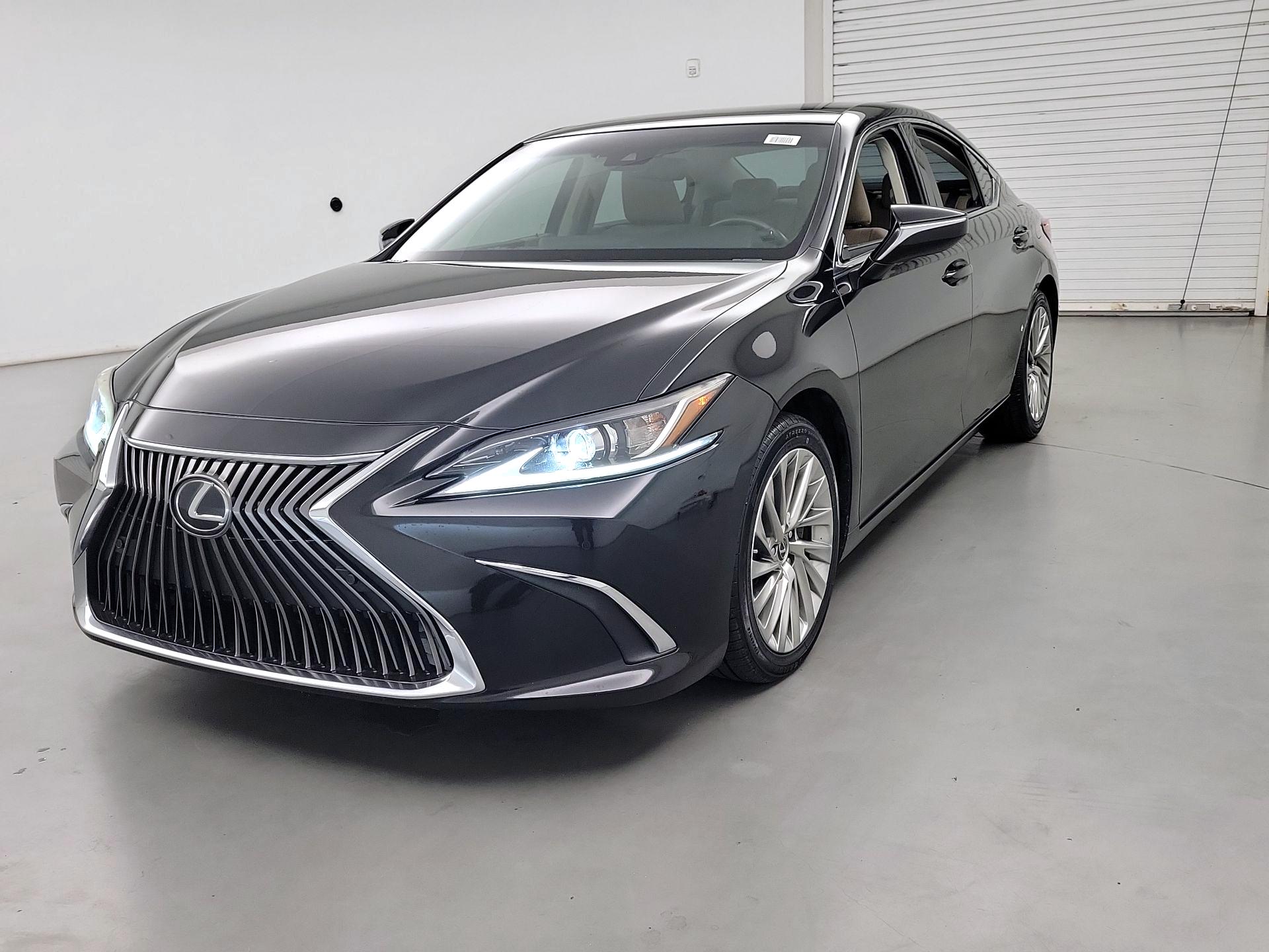 Thumbnail: 2019 Lexus ES - 3